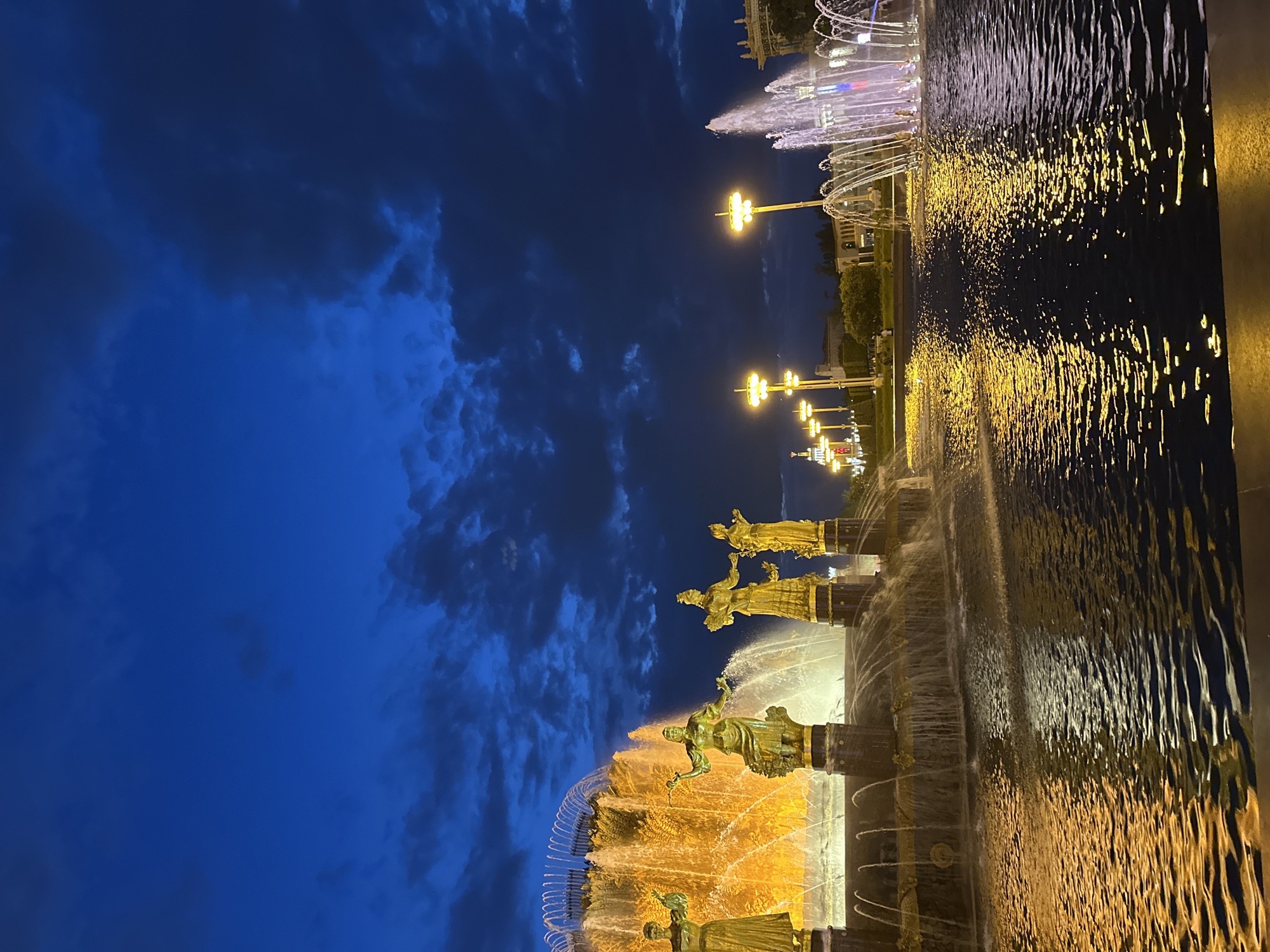 Evening stroll captures illuminated VDNKh fountains and street food in Moscow