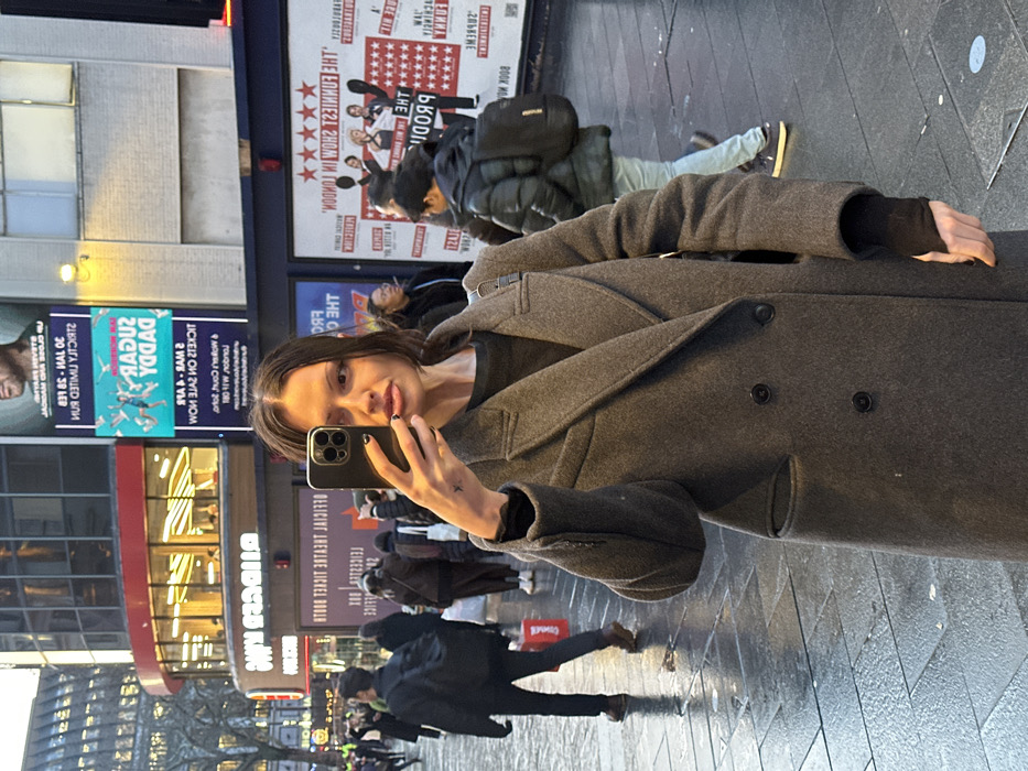Tourist captures central London landmarks during afternoon stroll