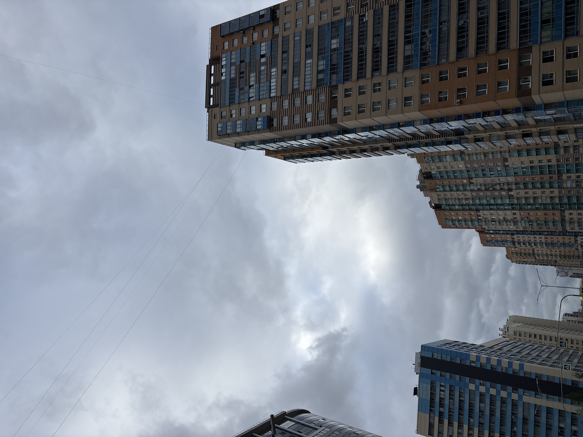 Overcast afternoon captured over Kudrovo apartment buildings