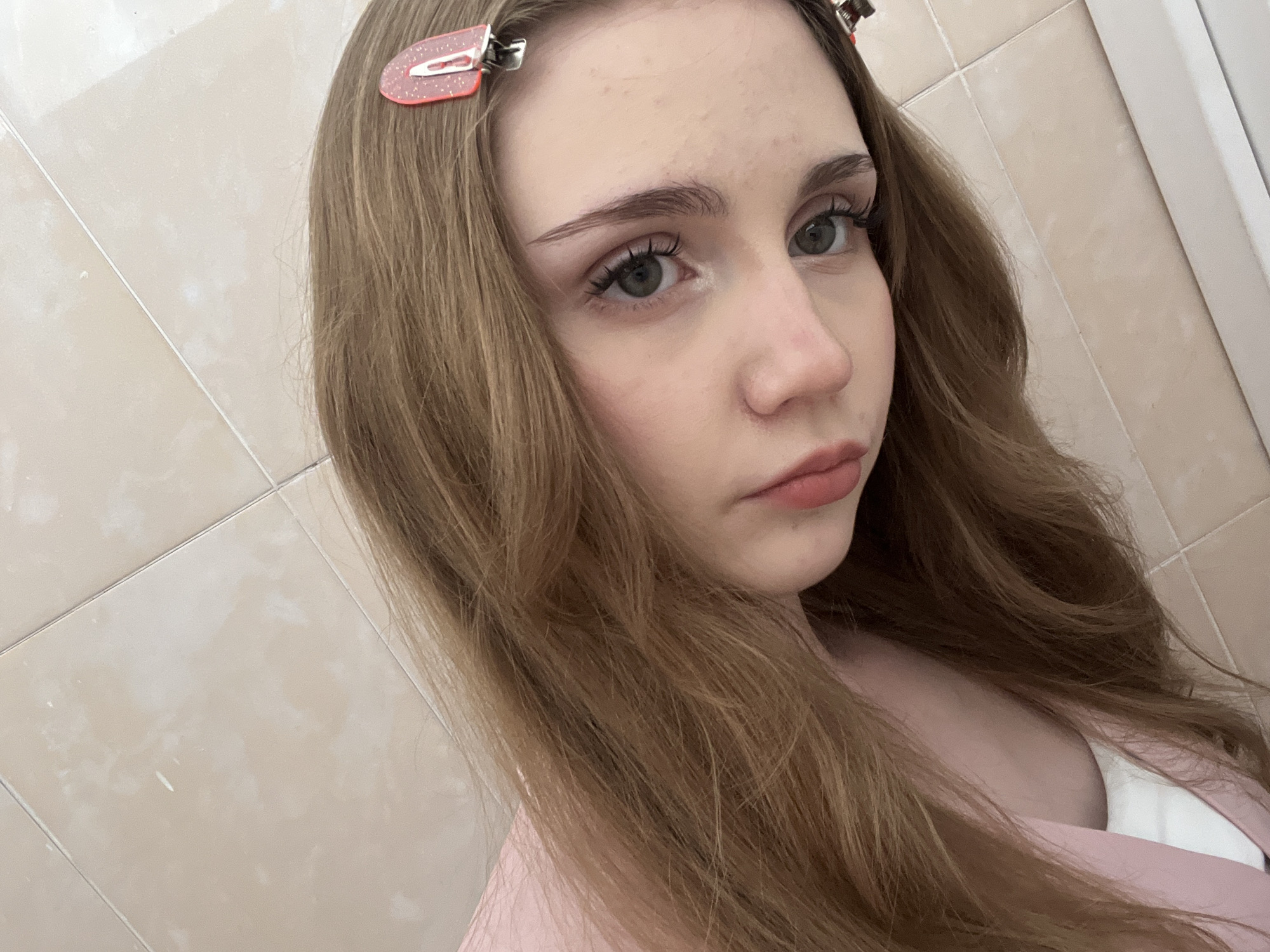 Casual selfies and phone snapshots from a Sterlitamak classroom morning