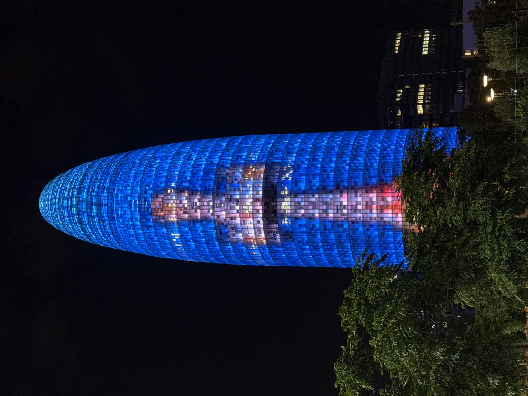 Barcelona's Torre Glòries draws crowds with illuminated displays