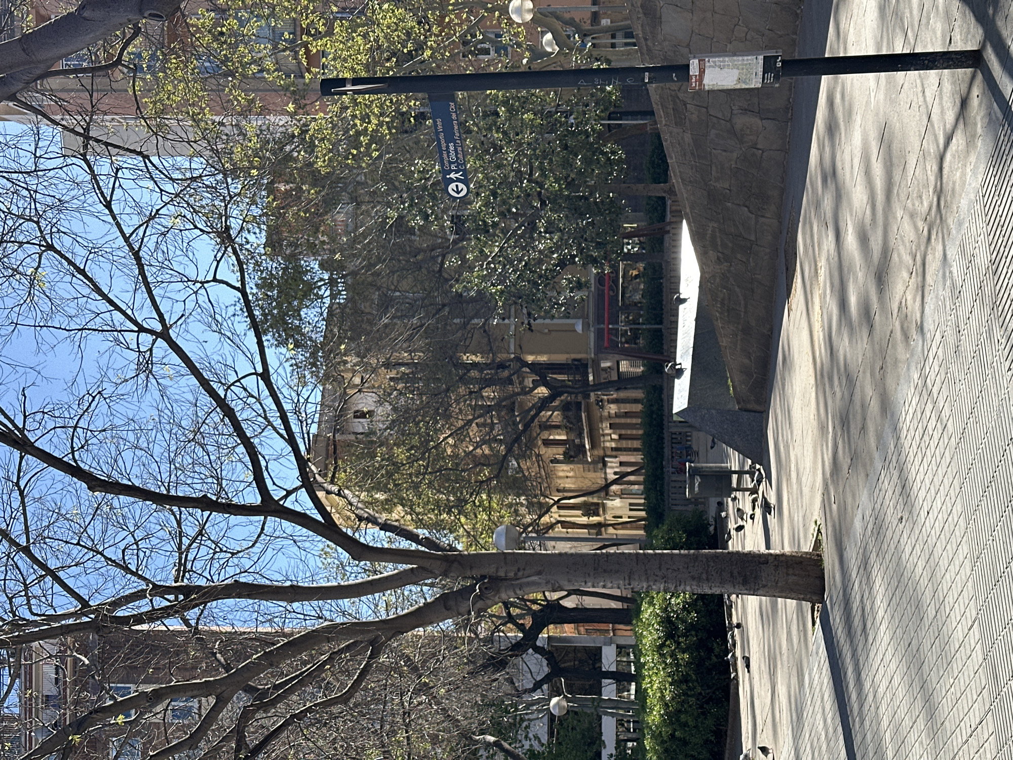 Barcelona park area and police presence documented by witnesses