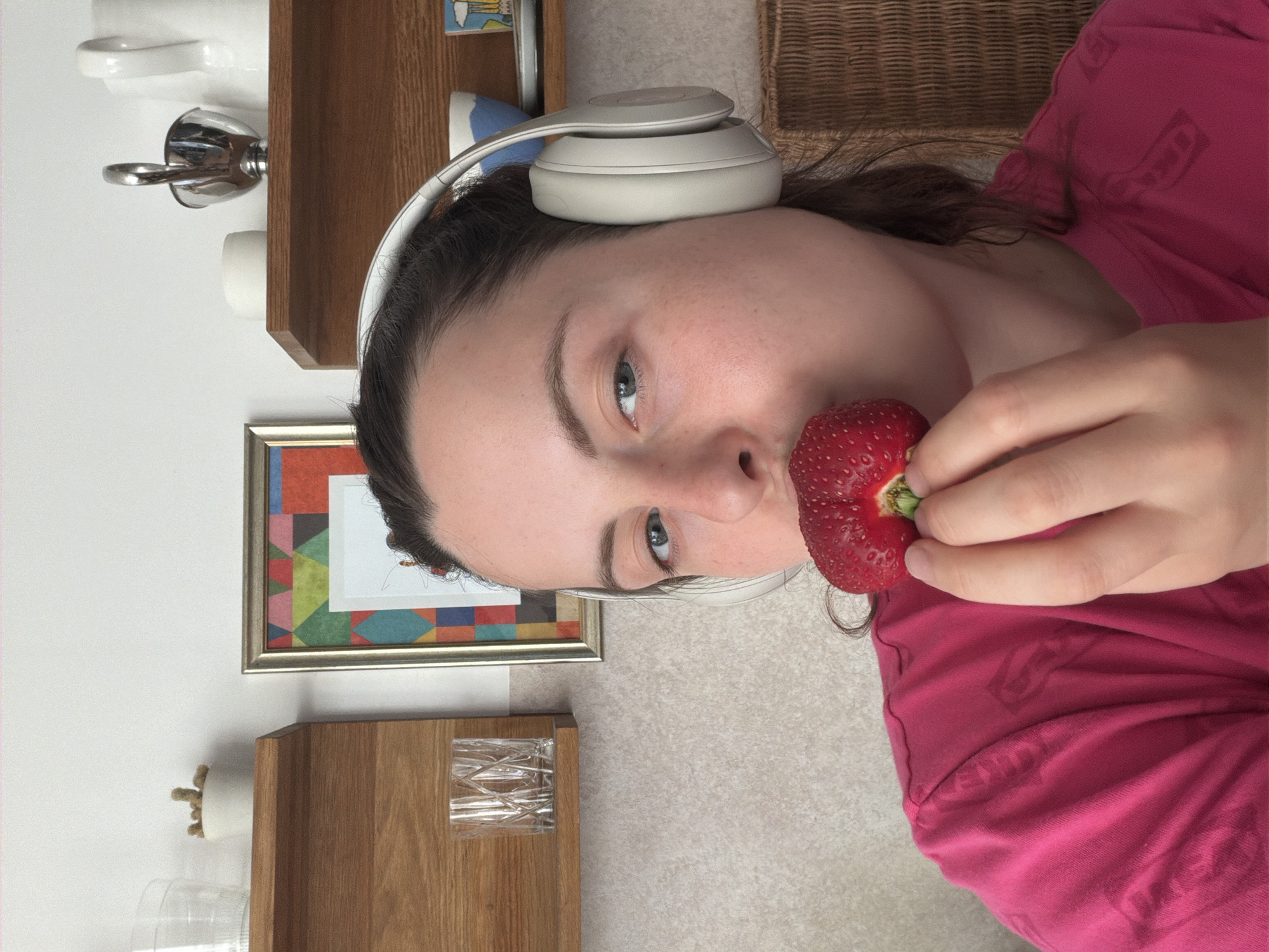Chilling with strawberries and headphones in Gangloff