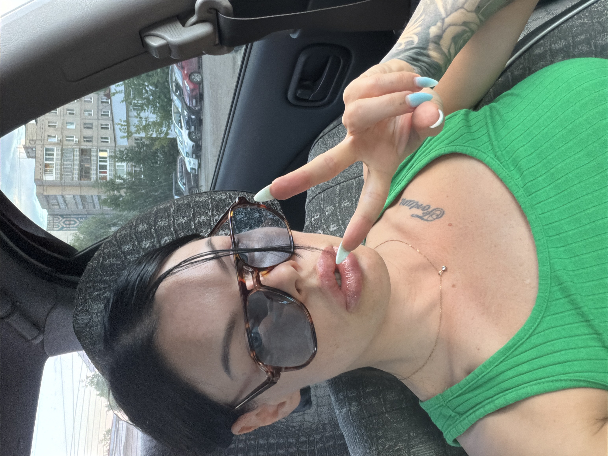 Close-up car portraits in Ufa, green tank top and sunglasses