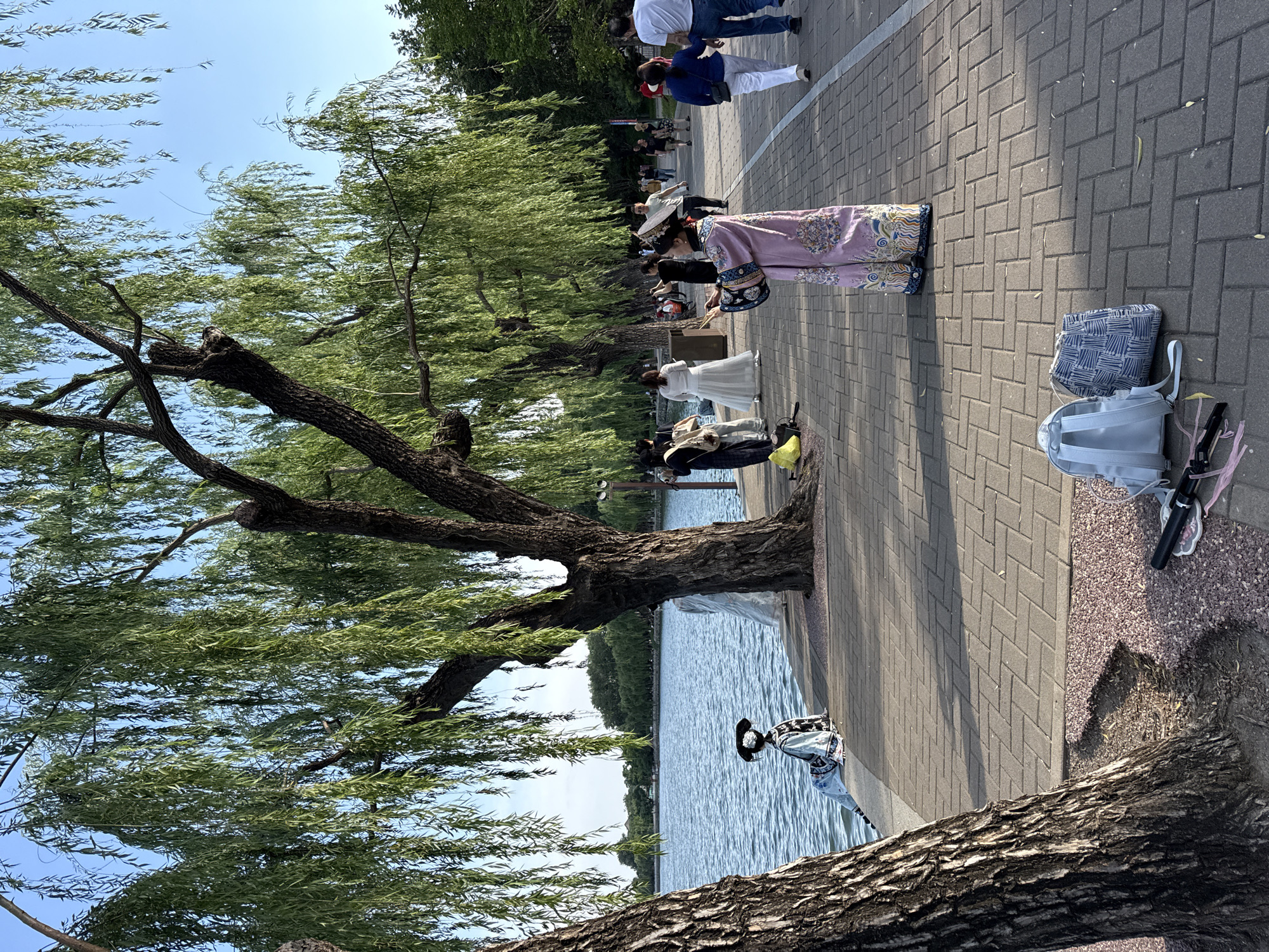 Morning activities at Beijing's Beihai Park captured by witnesses
