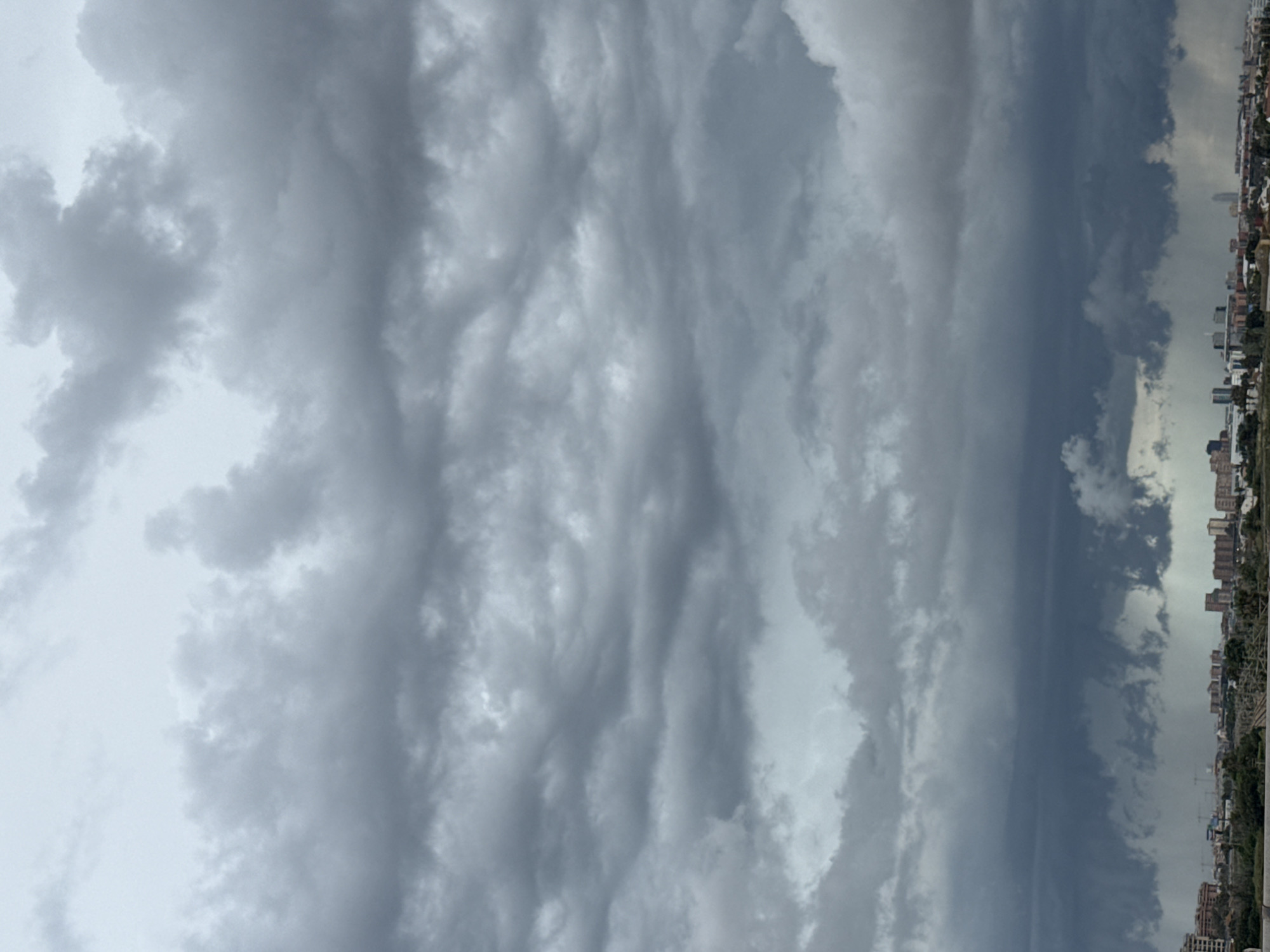 Turbulent clouds observed over Alboraia, Spain