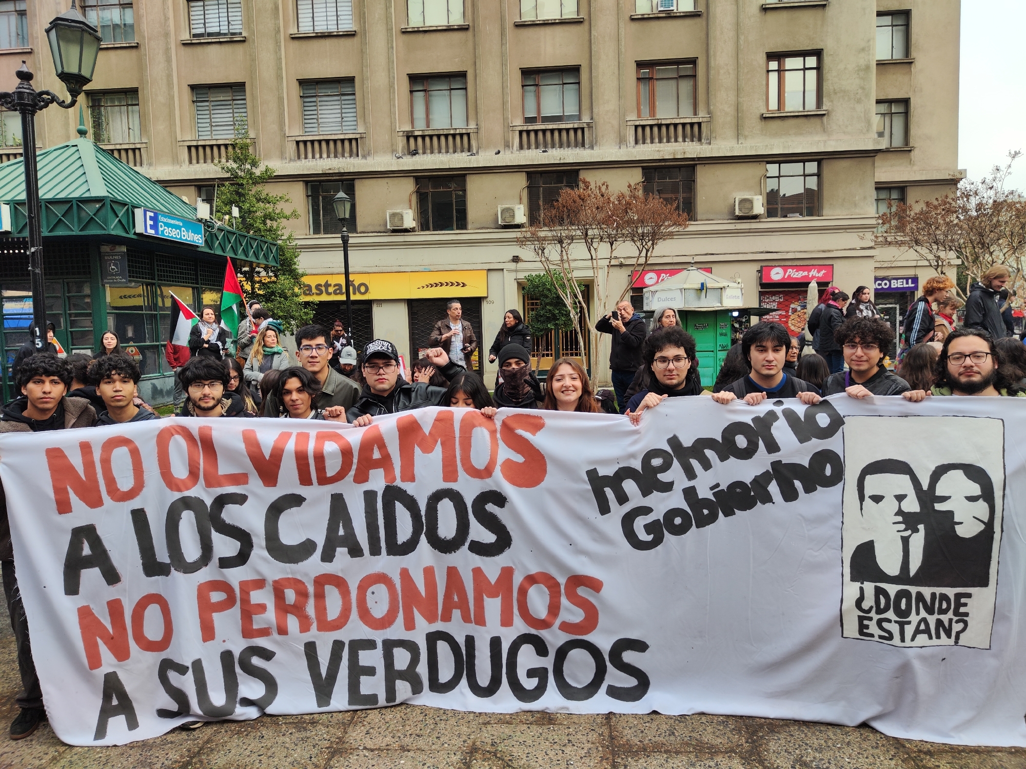 Memorial demonstration draws dozens to central Santiago
