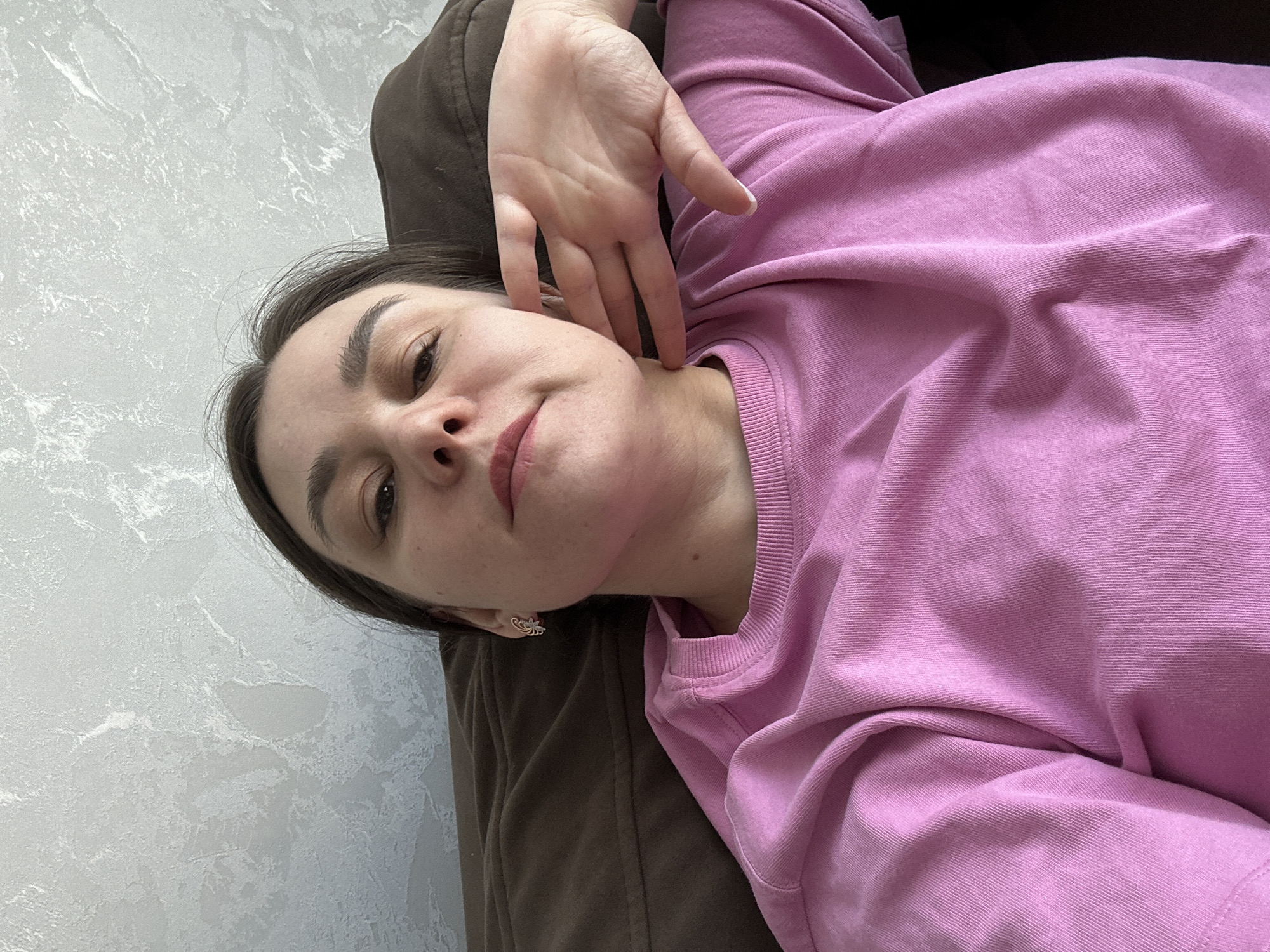 Woman documents morning cooking routine with selfies in Chaikovsky