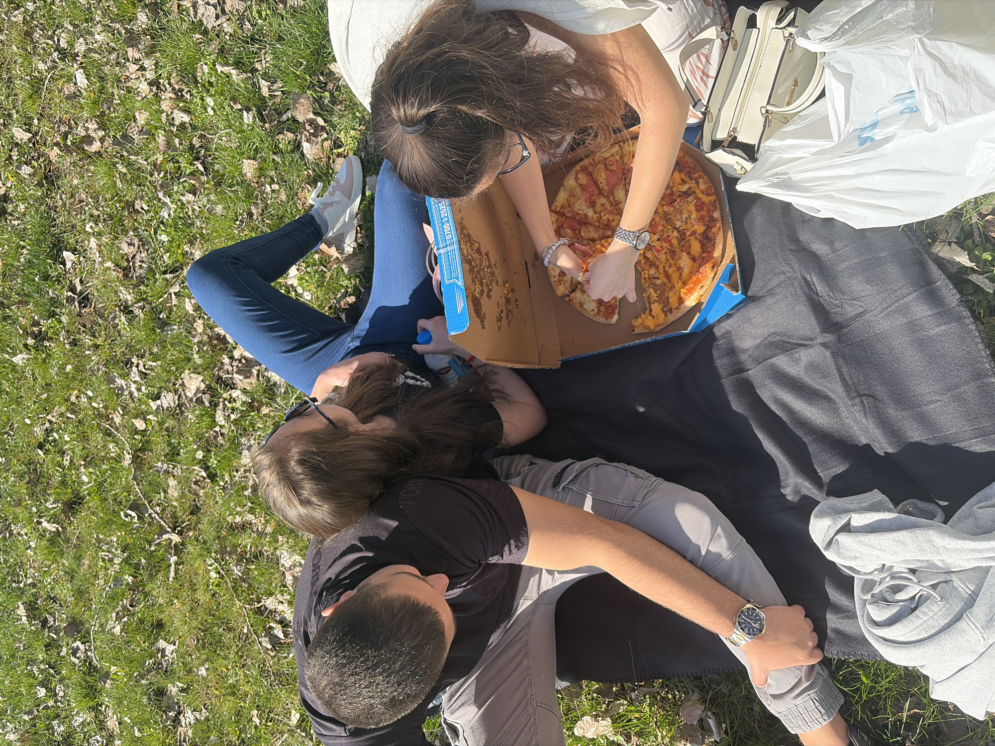 Group enjoys afternoon picnic in Kokalyane park