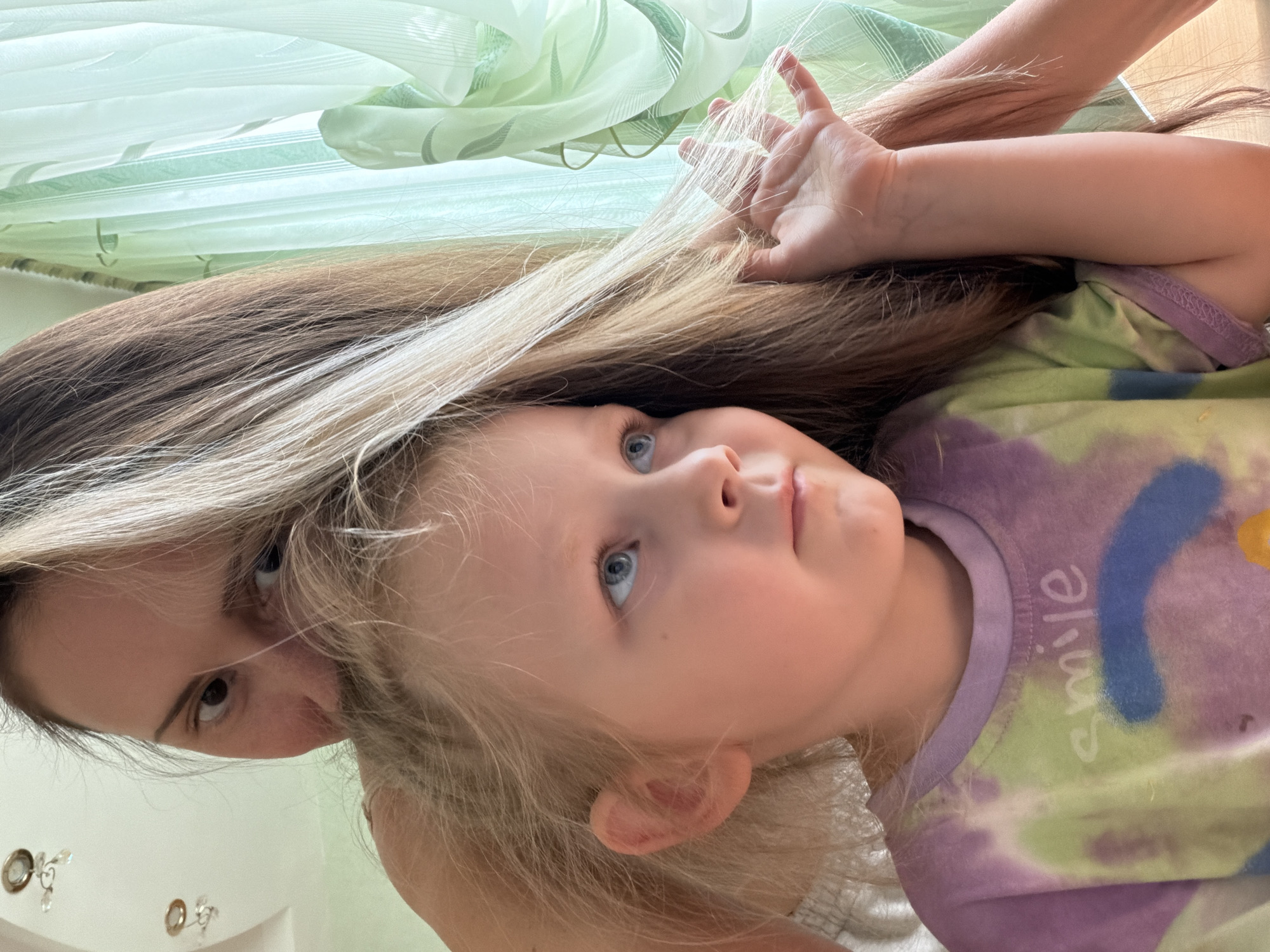 Woman documents morning moments with child in Kamyshin selfies