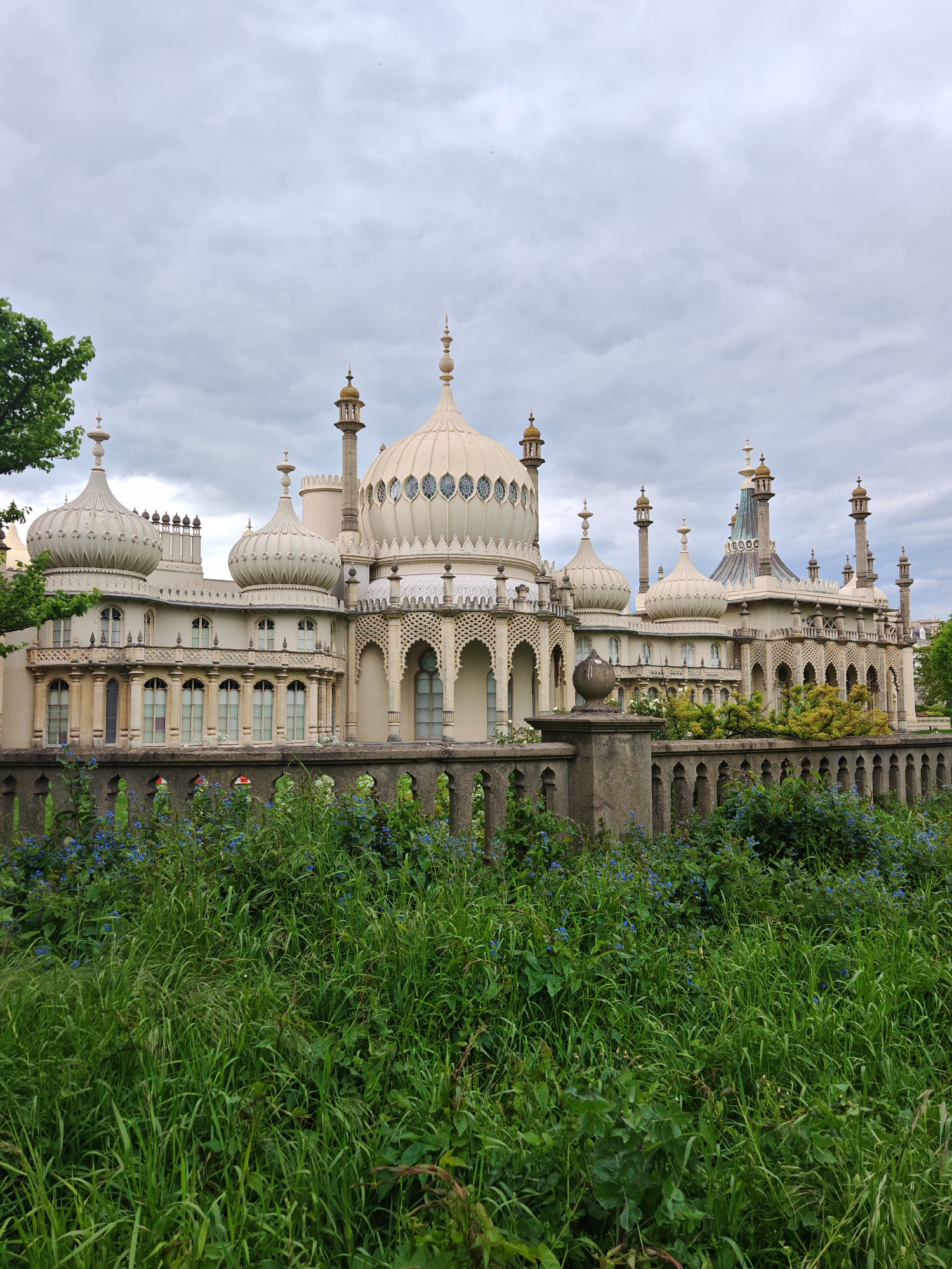 Tourist documents Brighton attractions including Royal Pavilion and pier