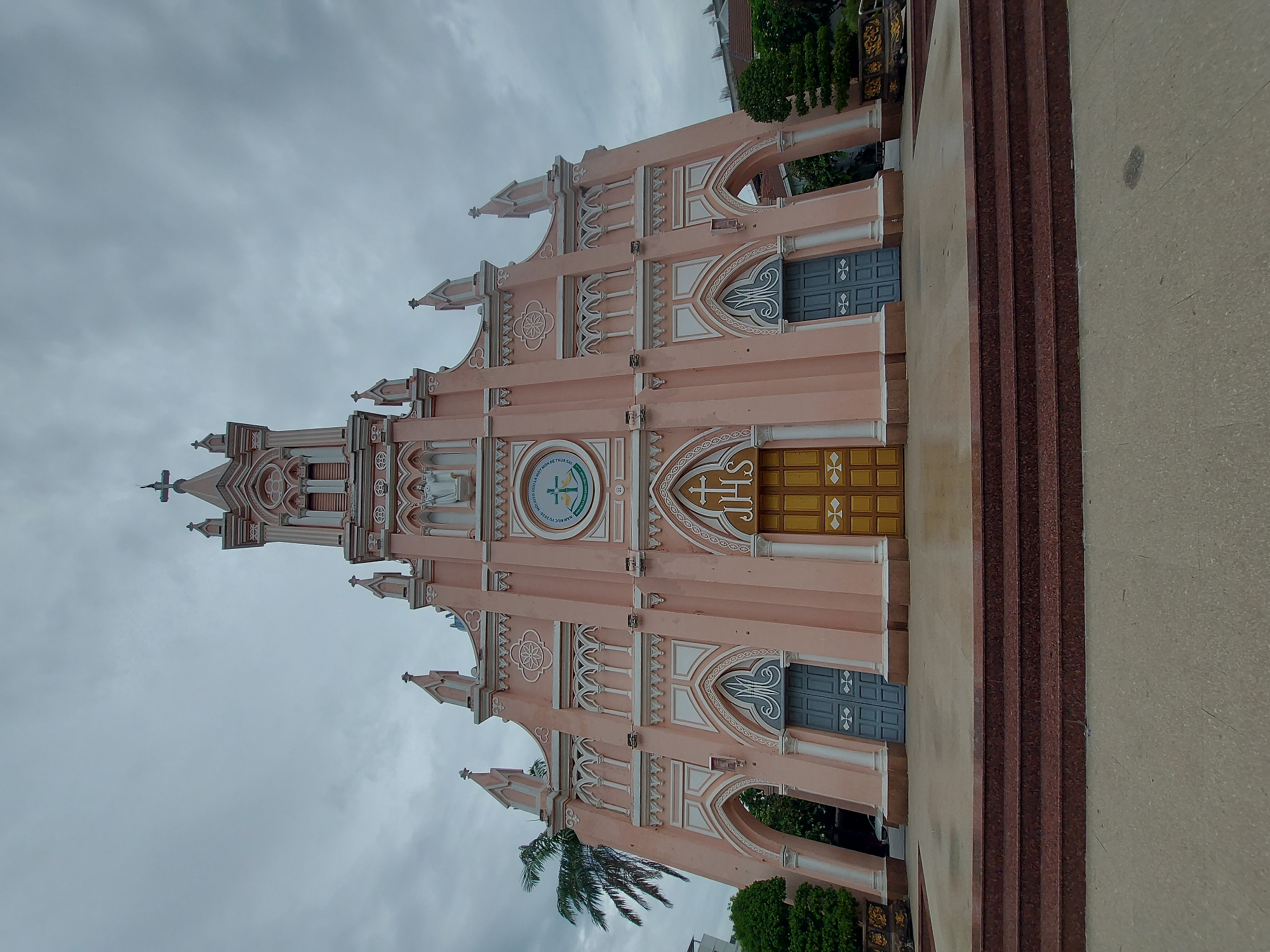Pink Gothic Catholic church and shrine grounds in Đà Nẵng