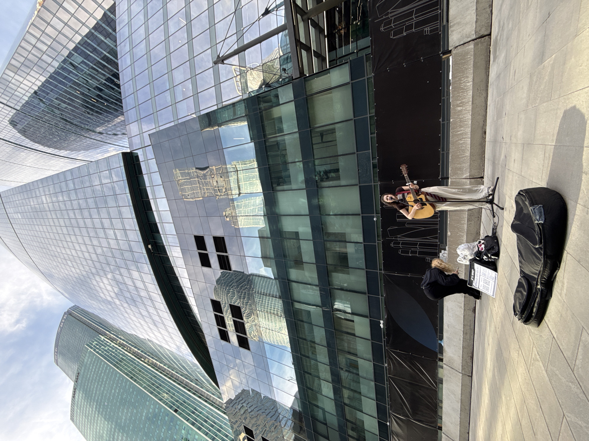 Live guitar and outdoor fitness in Khimki on a summer afternoon