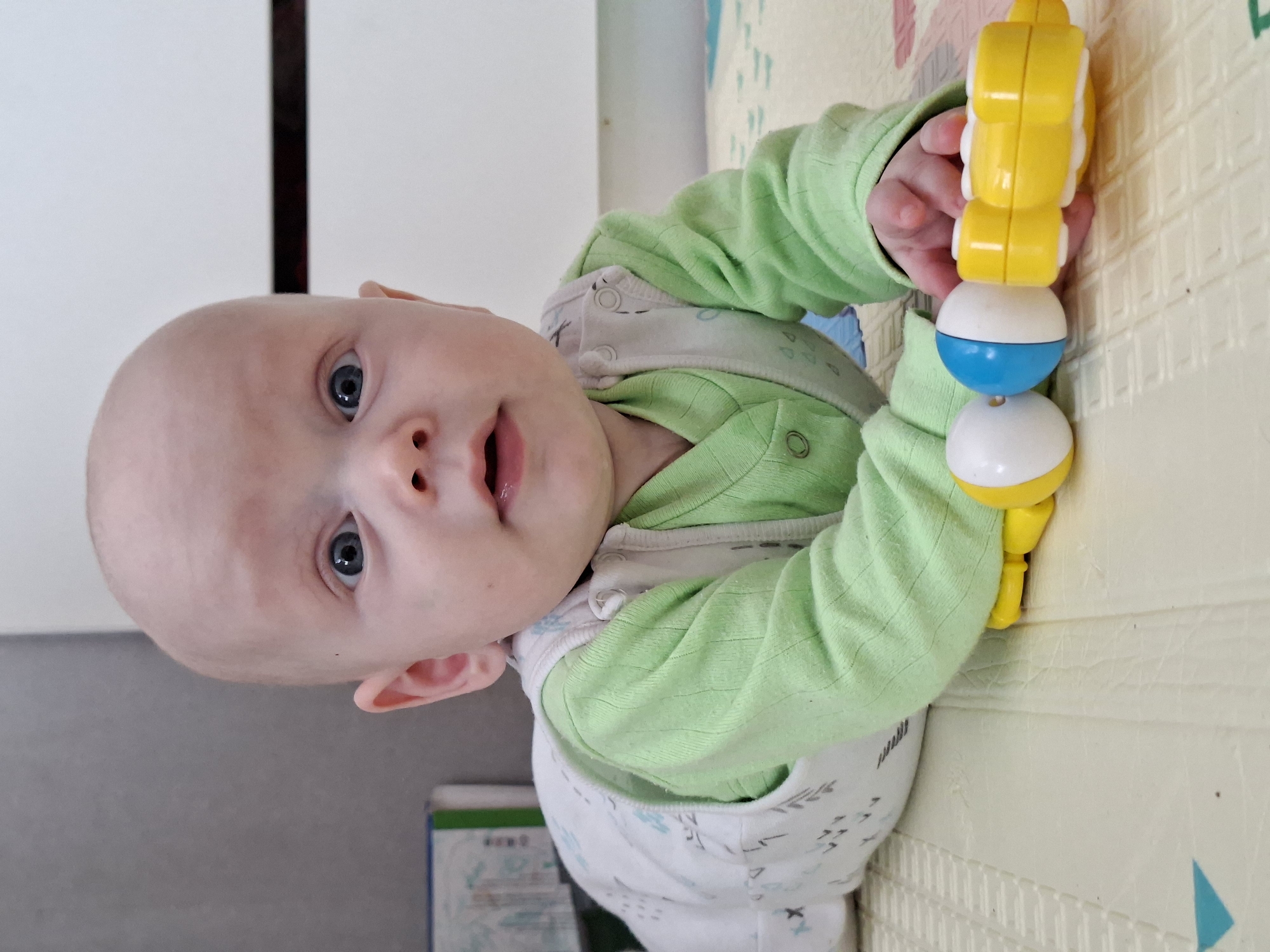 Blue-eyed baby photographed in Karsha, Russia