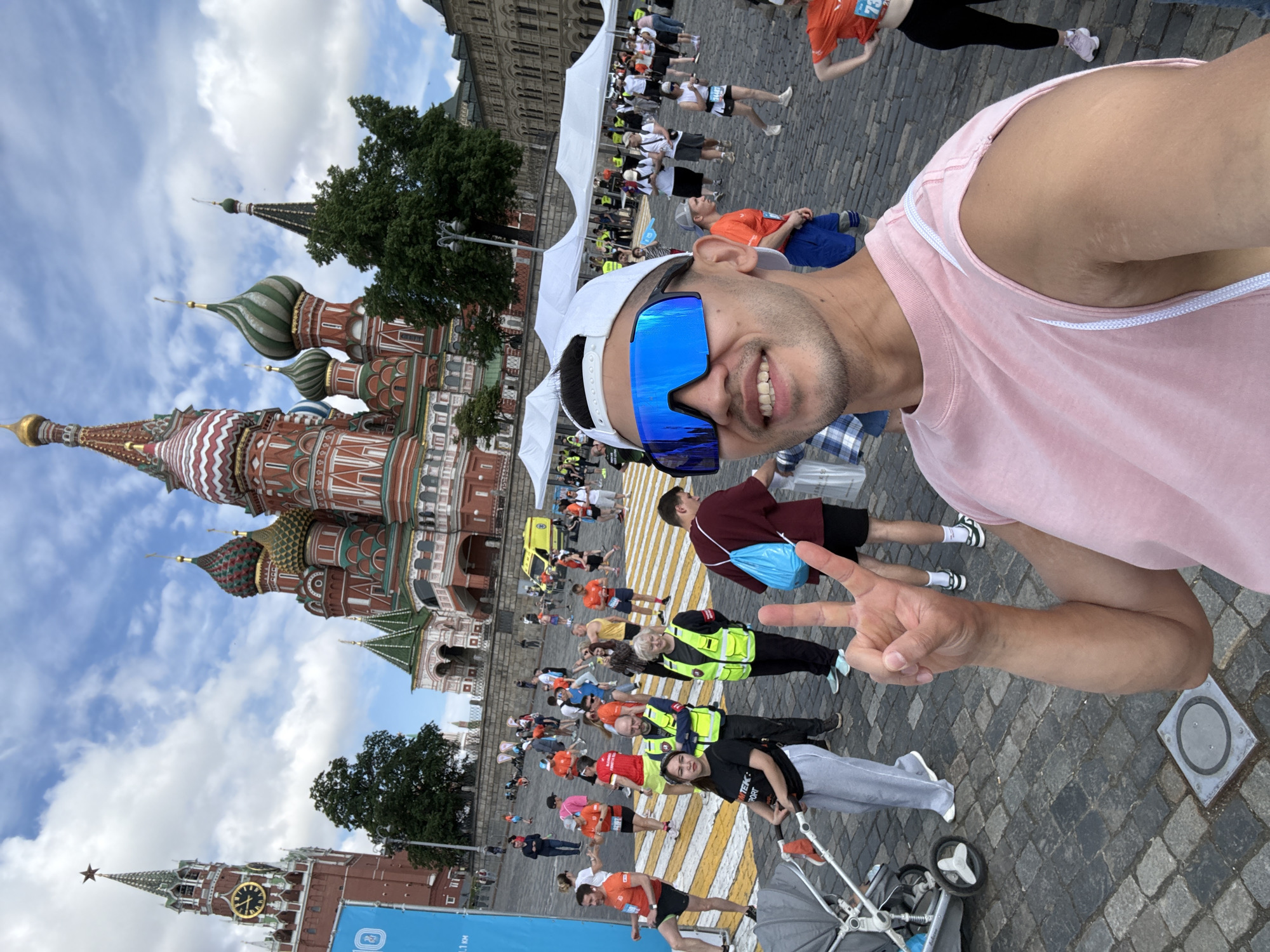 Marathon event draws crowds to Moscow's Red Square