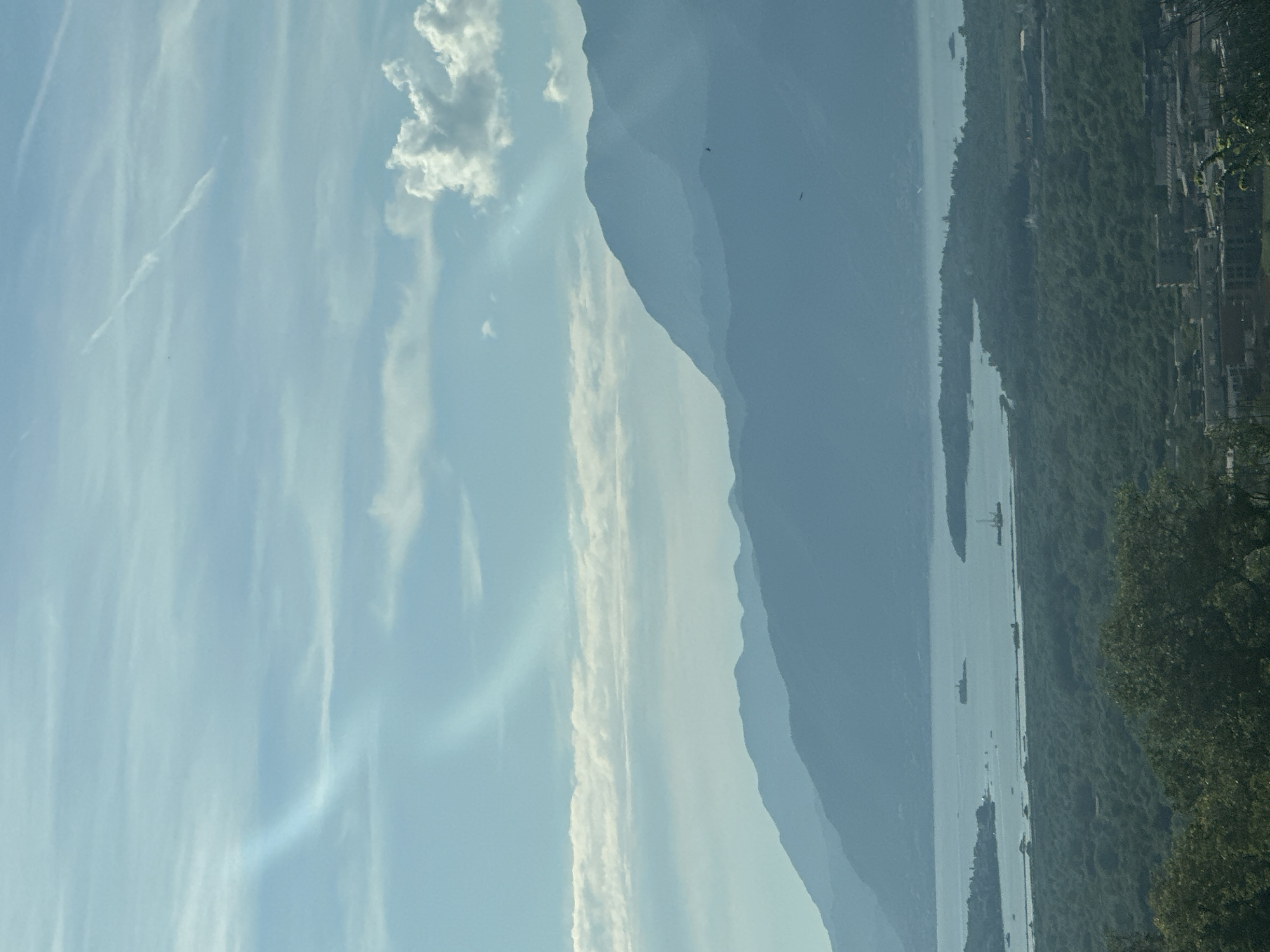 Clear skies and contrails observed over Pelinovo, Montenegro