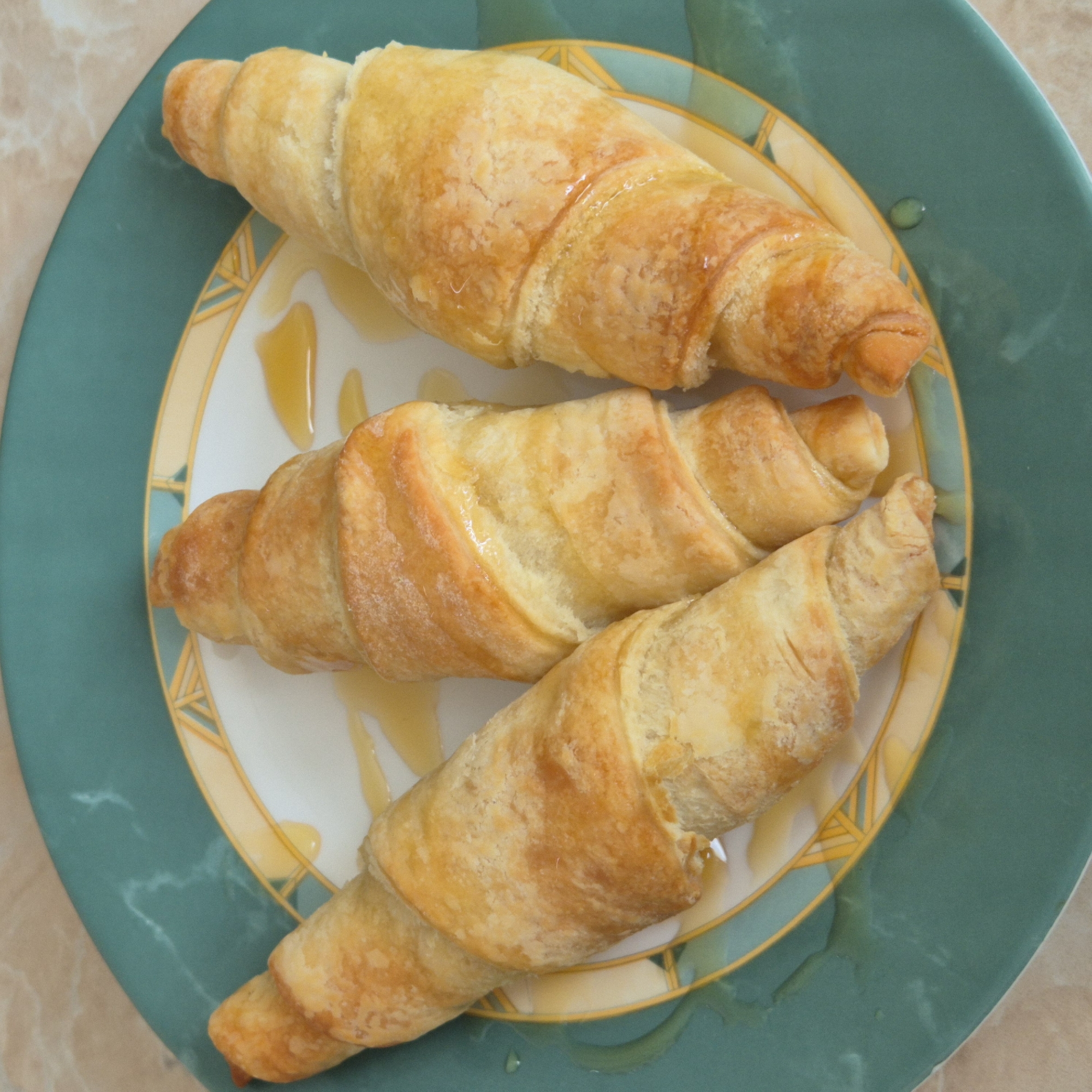 Honey pastries and a hungry cat at home in Kemerovo