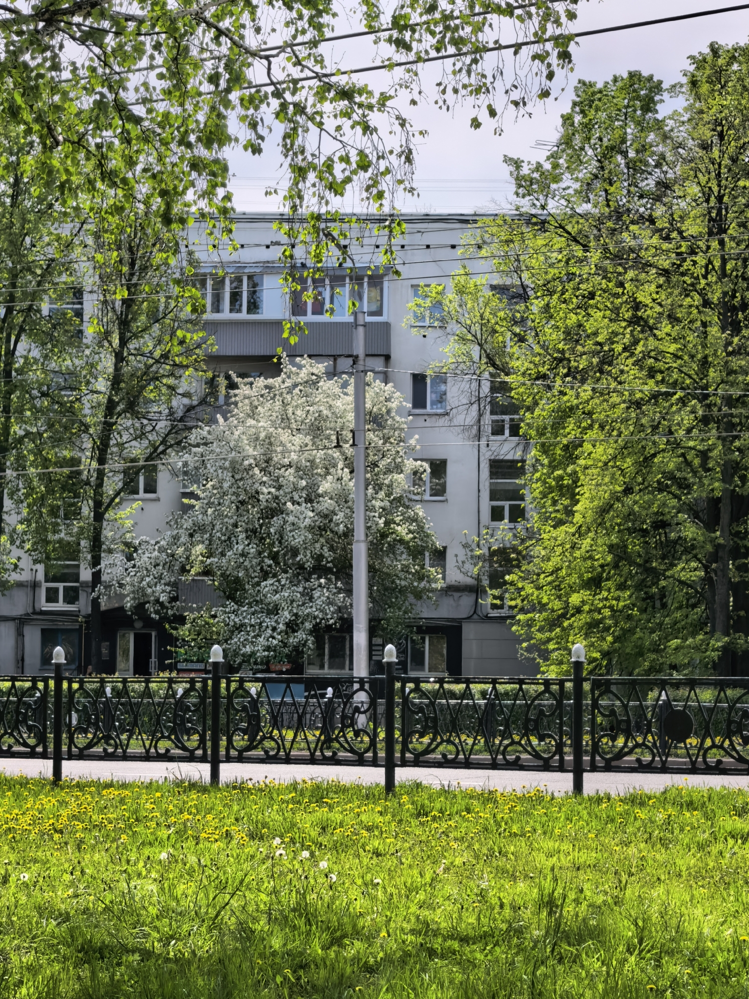 Morning walk documented through residential Sterlitamak neighborhoods and memorial sites