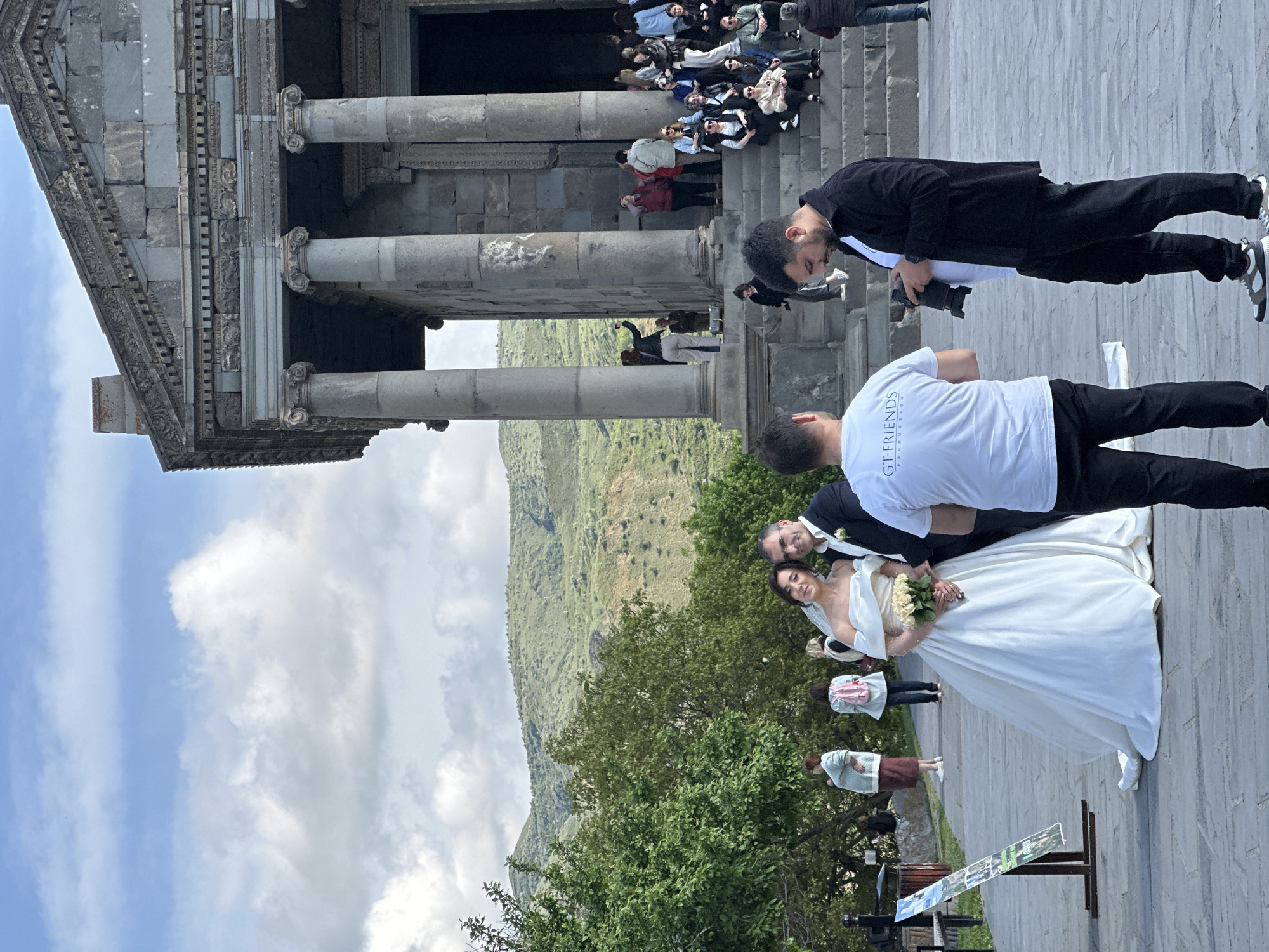 Wedding photoshoot at ancient Temple of Garni draws tourists