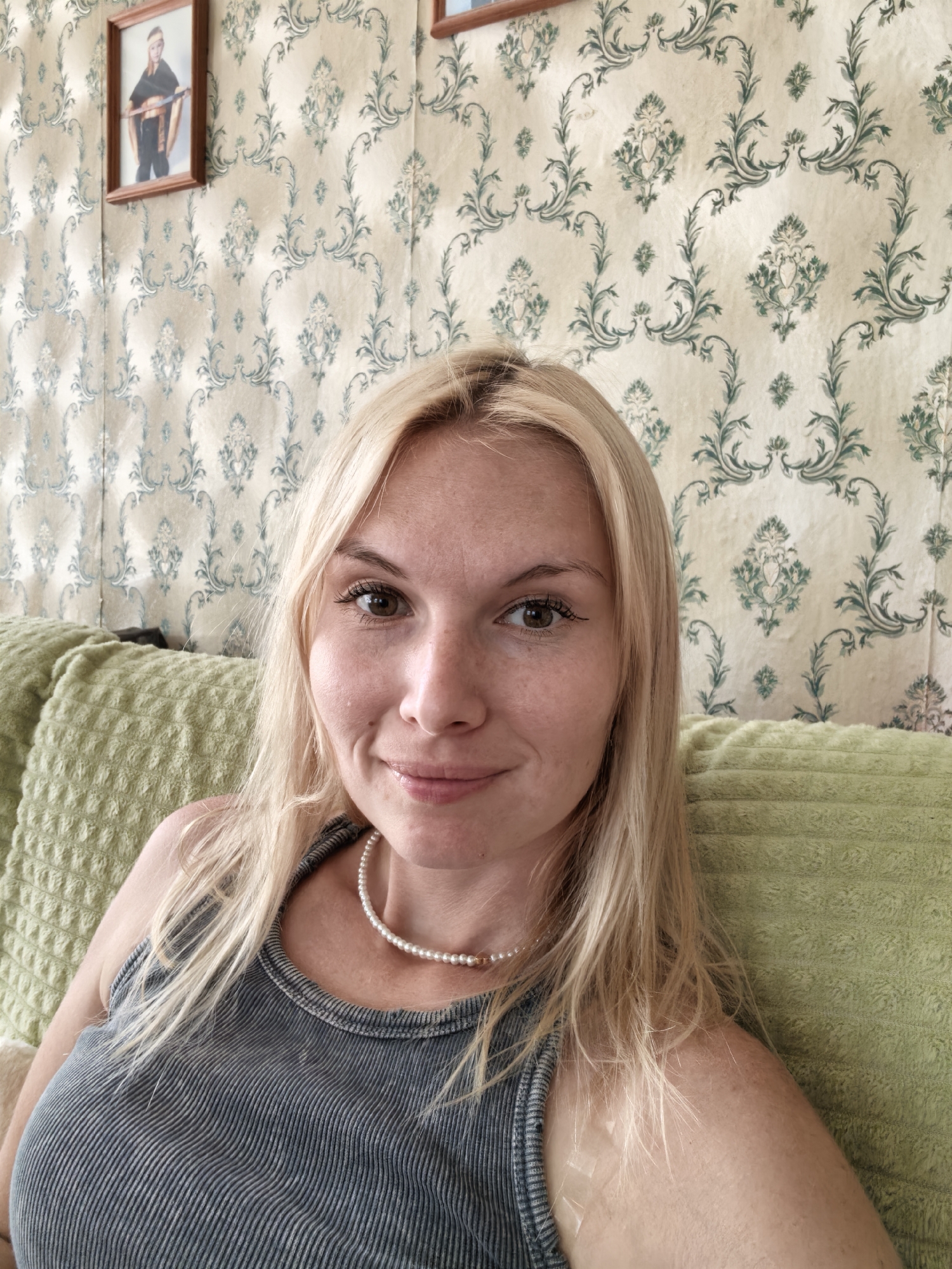 Summer morning at home in Sterlitamak — garden, cat, and selfies