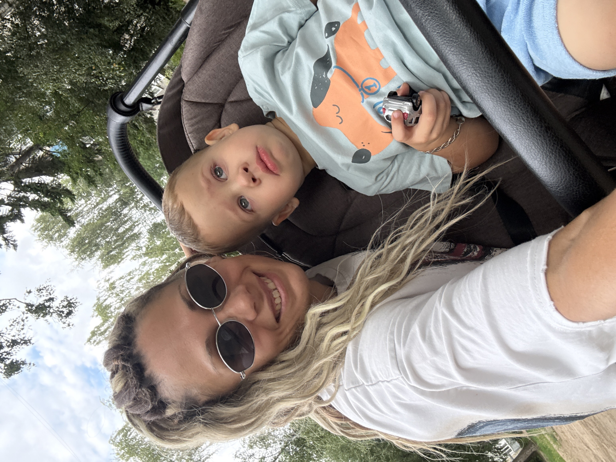 Selfies and flowers on a relaxed summer outing