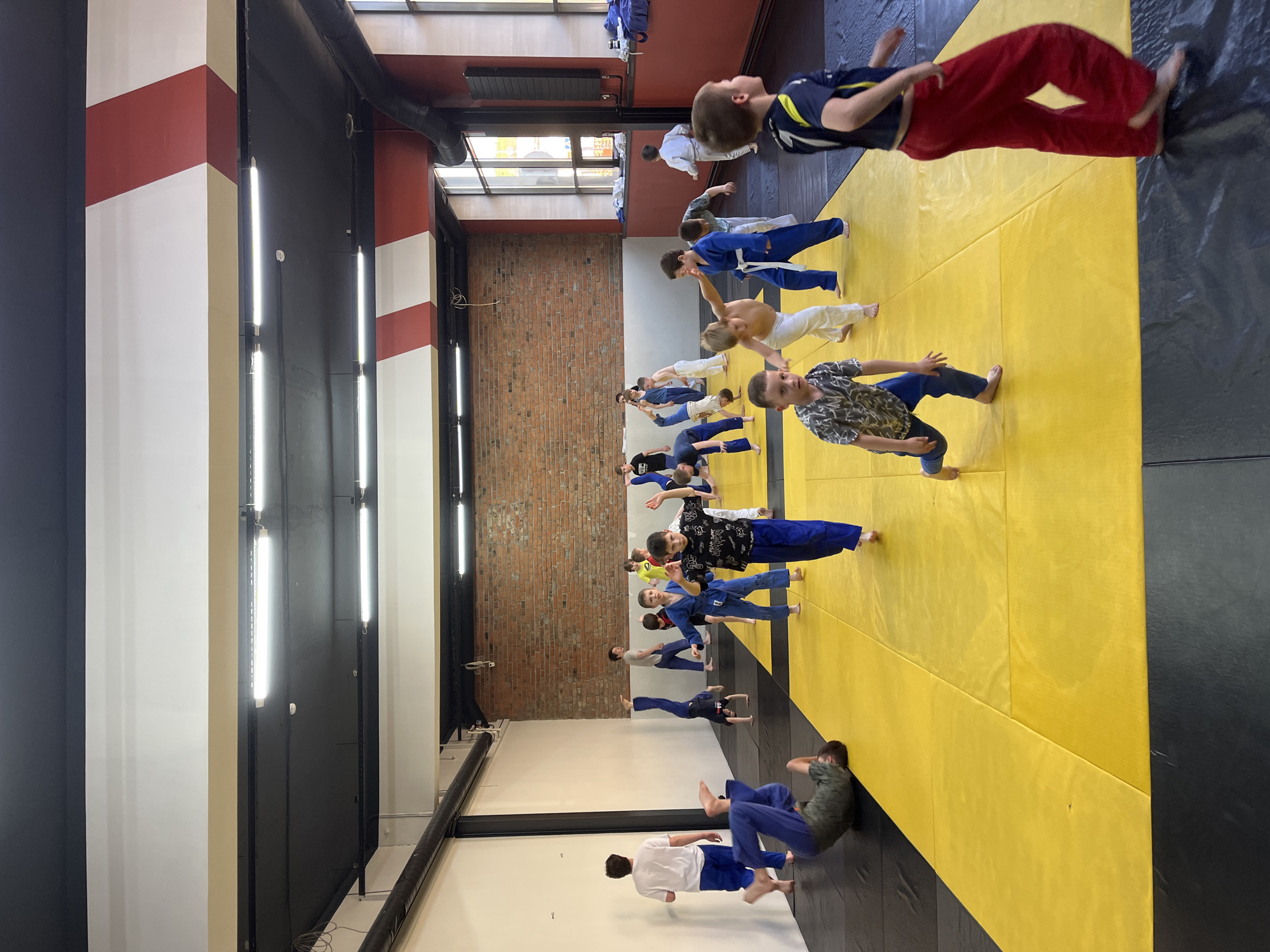 Children practice martial arts in Krasnoyarsk gymnasium