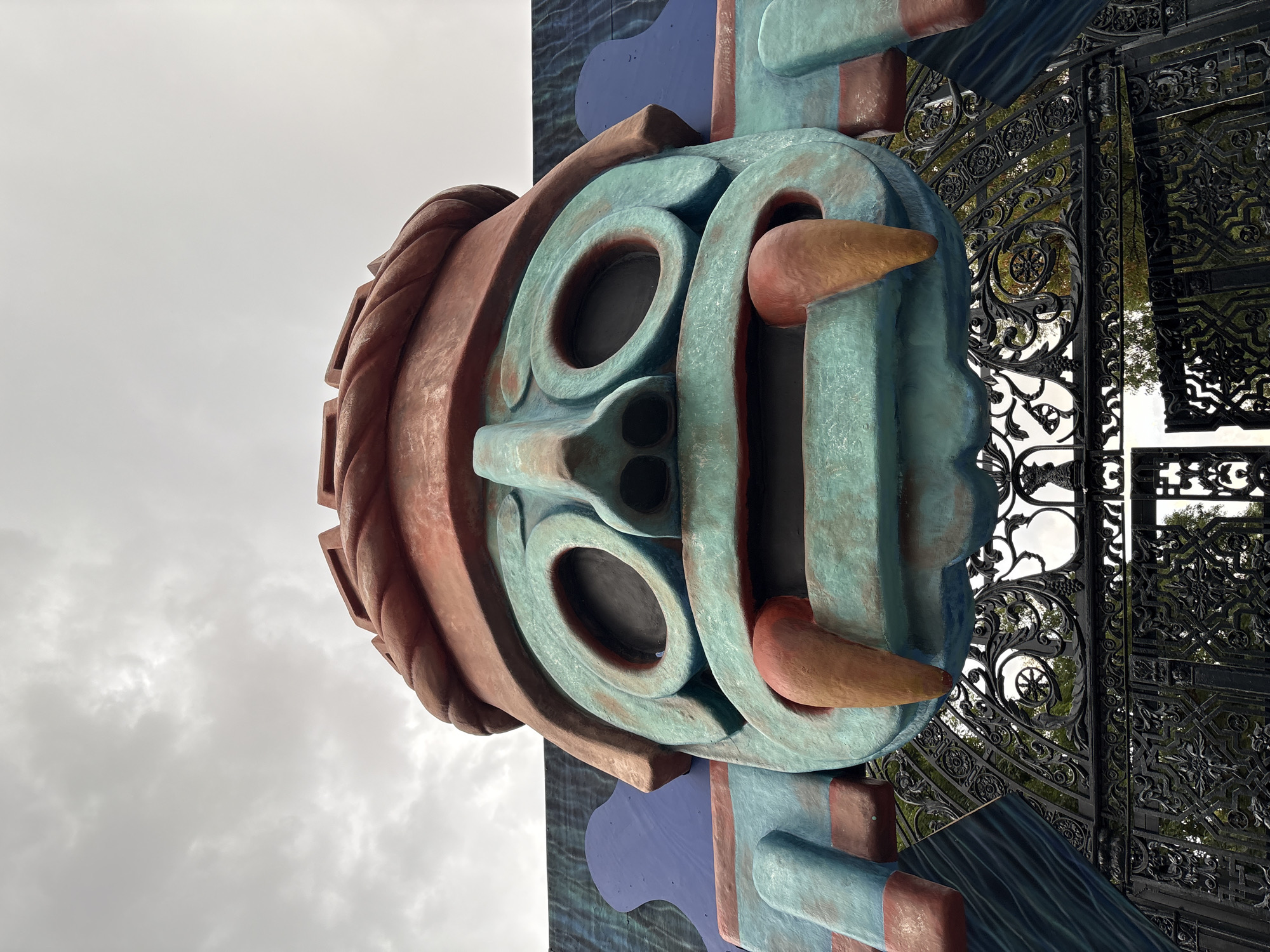 Night photography captures Mexico City totem pole and architecture