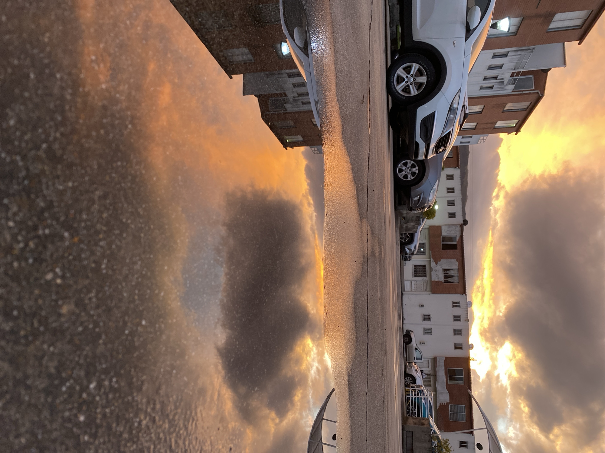 Evening atmospheric conditions documented across Quito, Ecuador