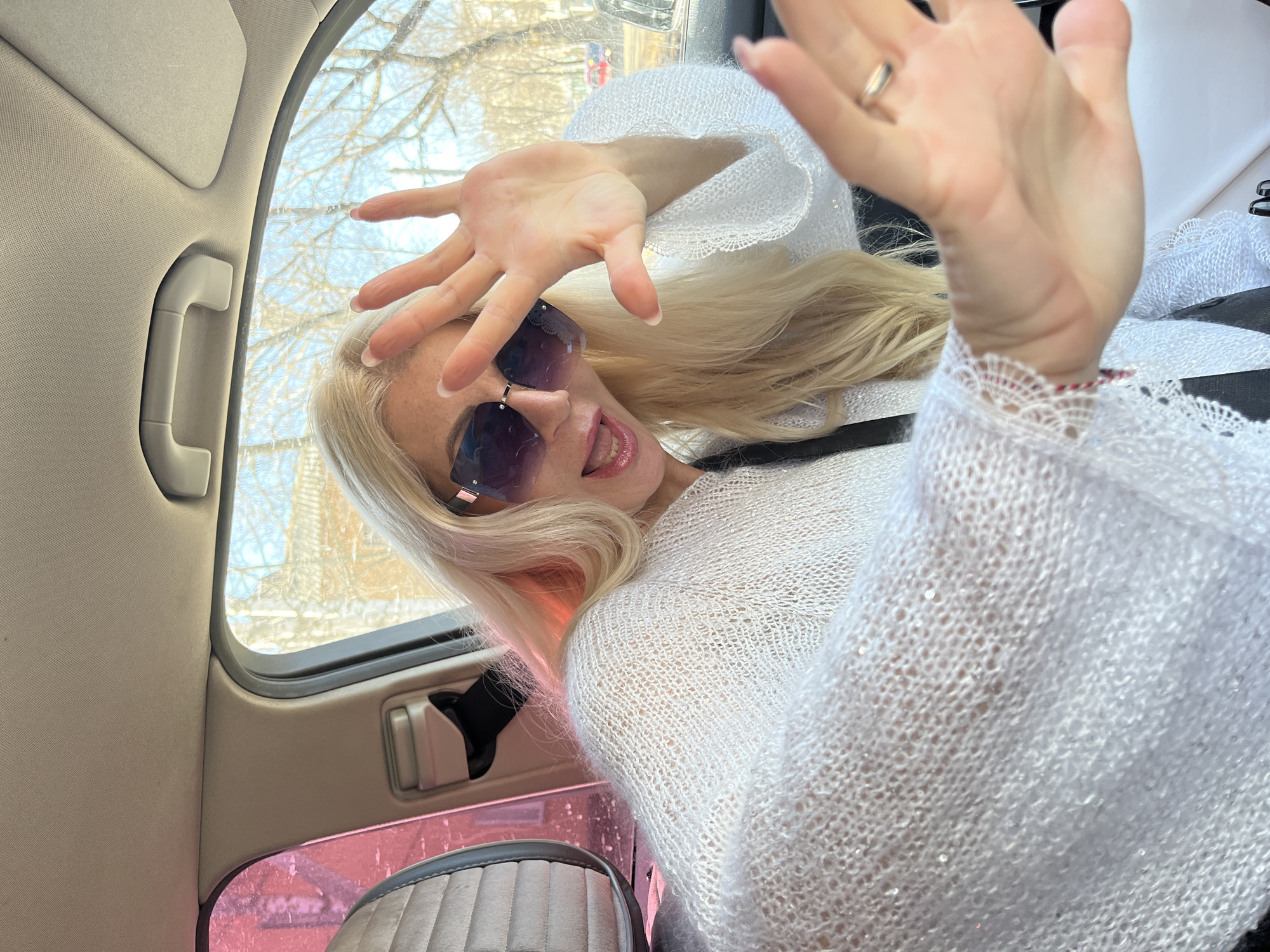 Woman in sunglasses spotted in car in Nizhny Novgorod