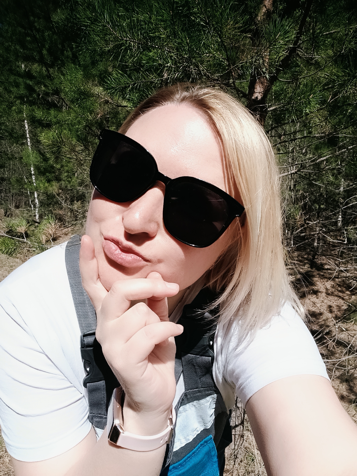 Morning forest walk documented through selfies in Chaikovsky, Russia