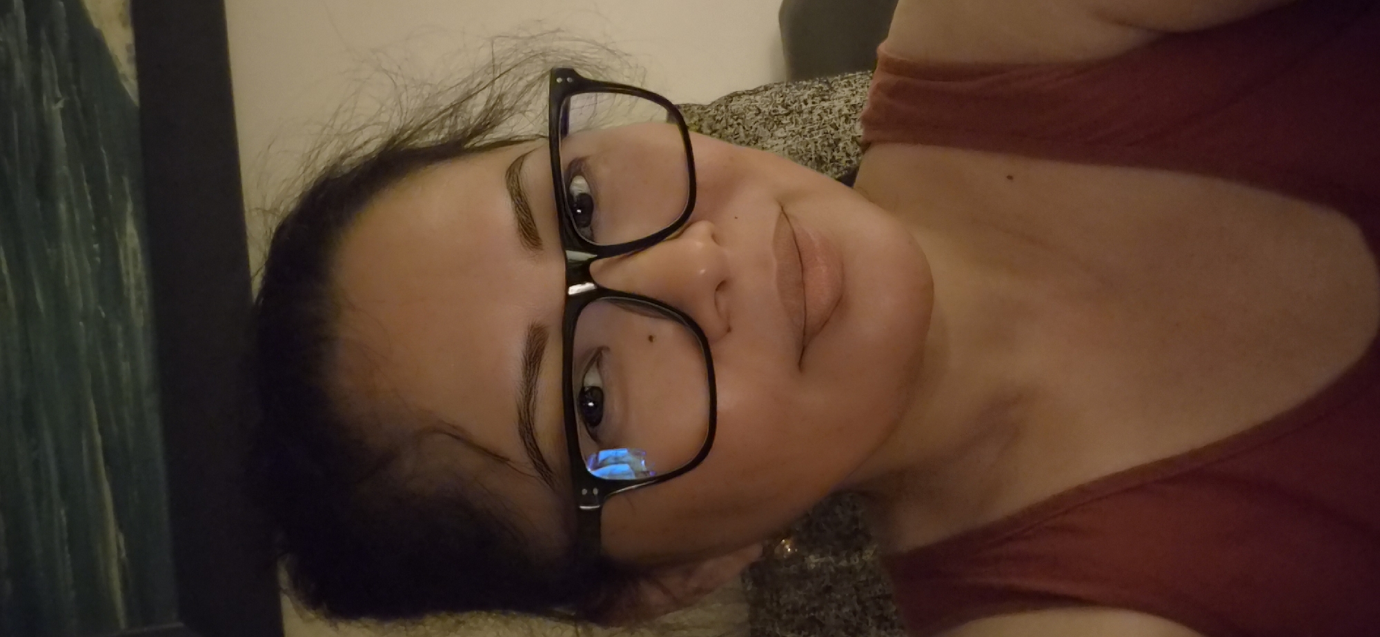 Back-to-back selfies in Maltepe, black-rimmed glasses, casual look