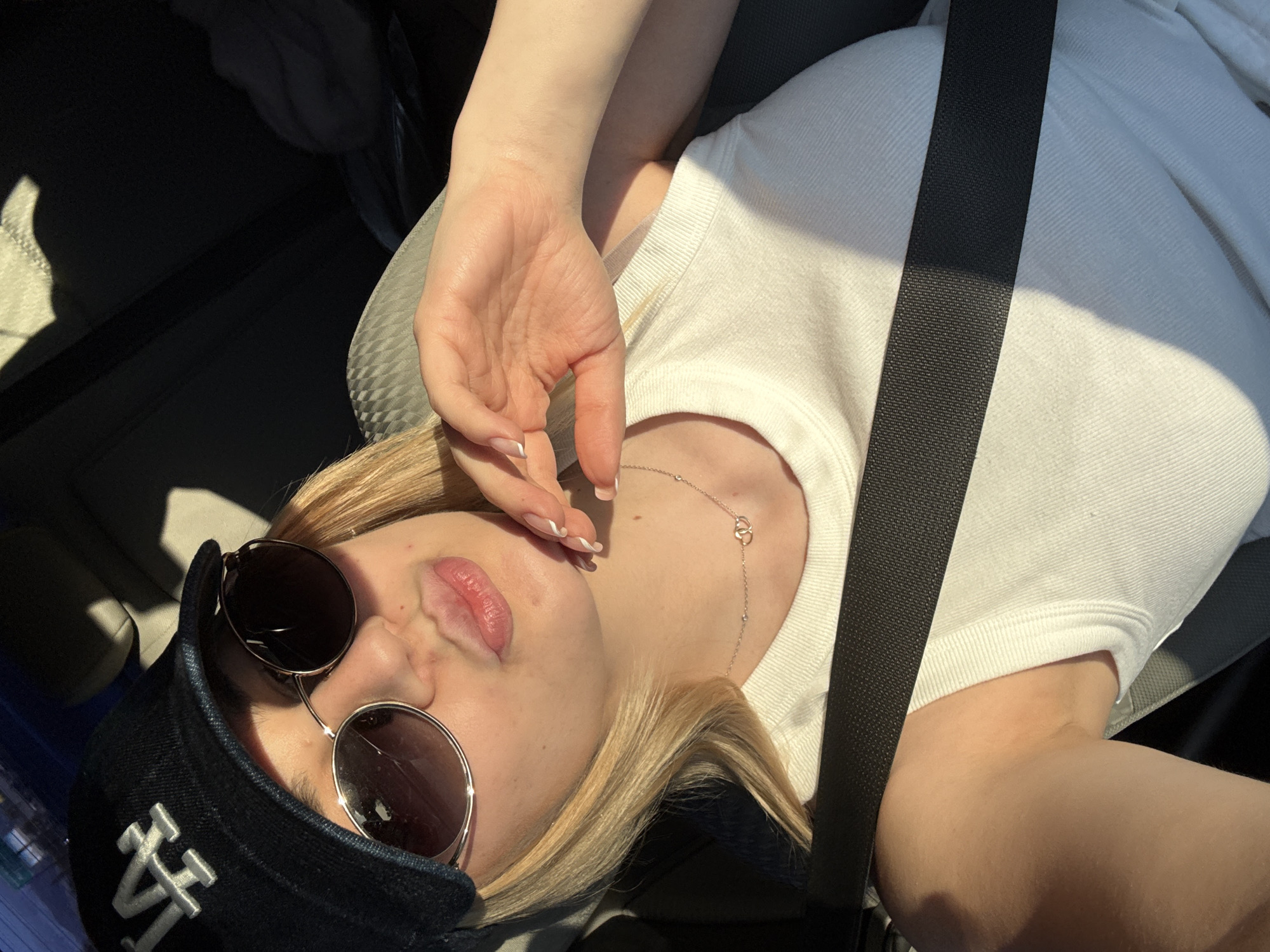 Person in LA cap observed with seatbelt in San Jose