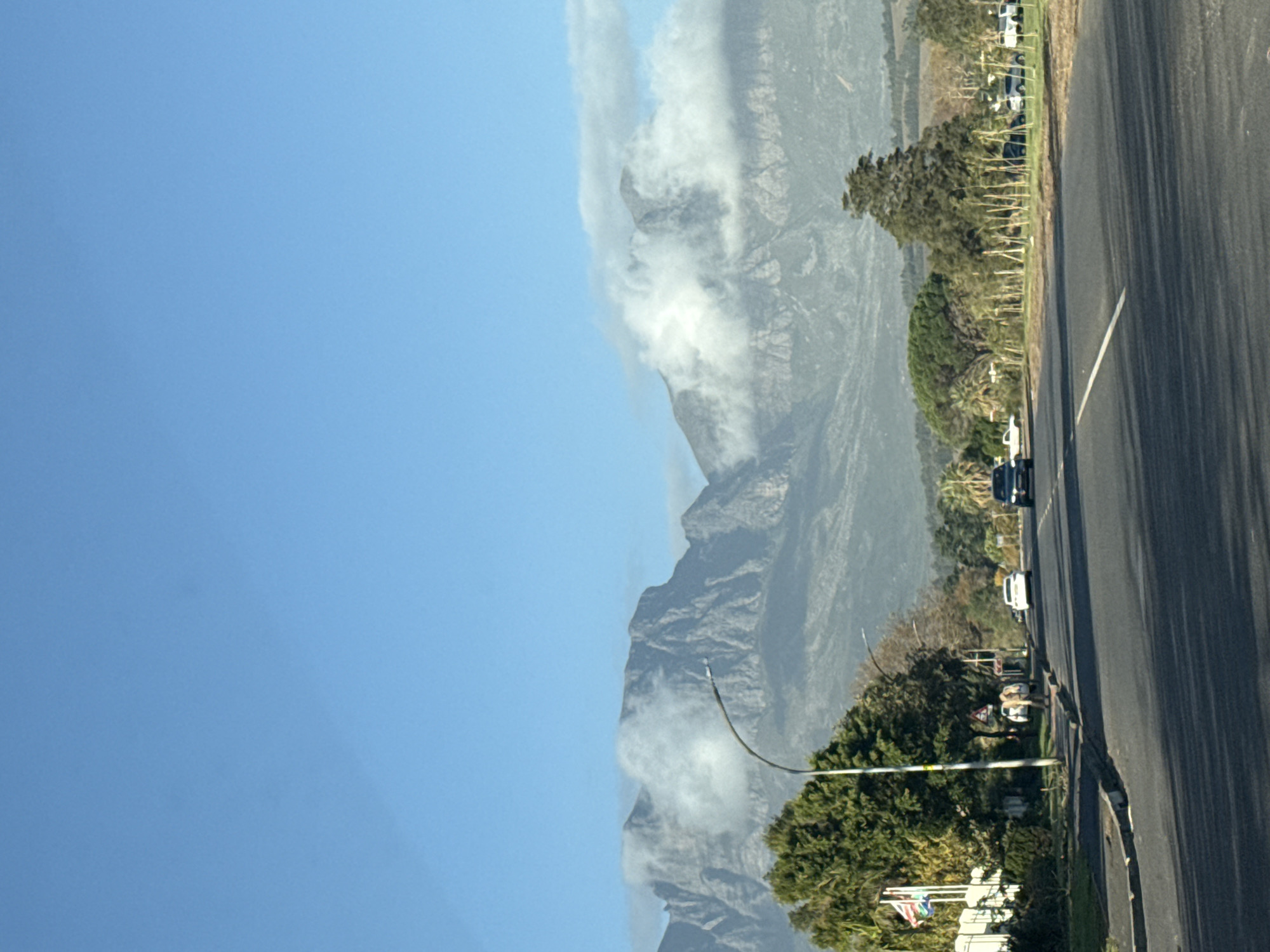 Routine traffic scenes documented in Somerset West, South Africa
