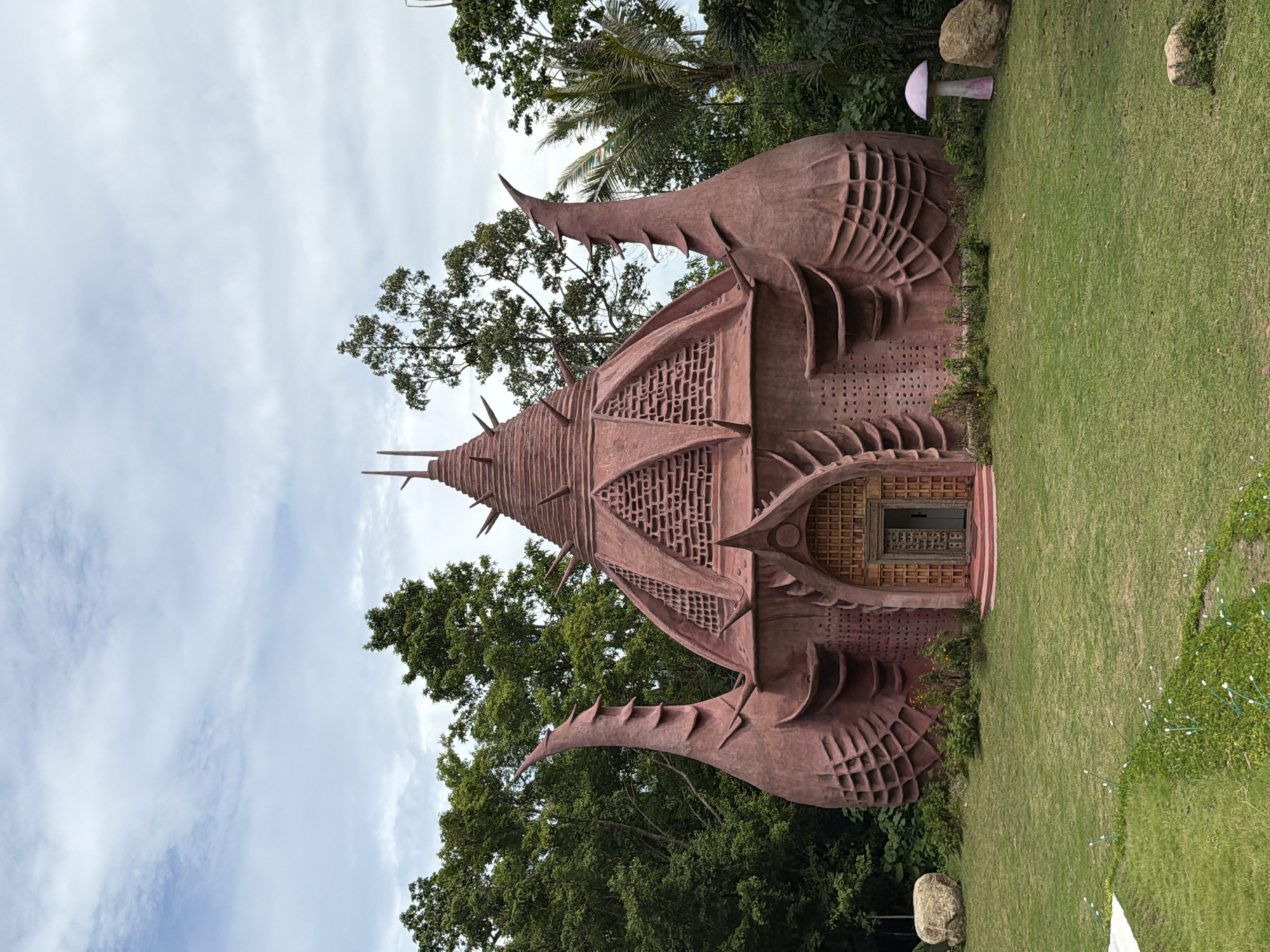 Ko Samui's bizarre organic sculptural building up close