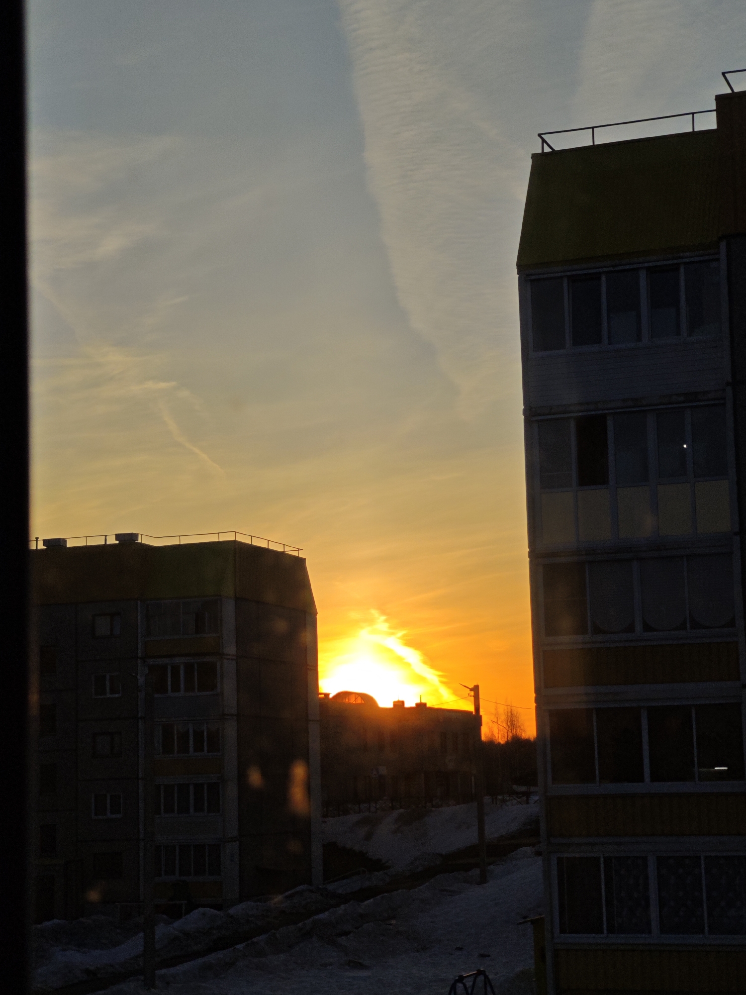 Woman documents daily moments during winter sunrise in Russian town