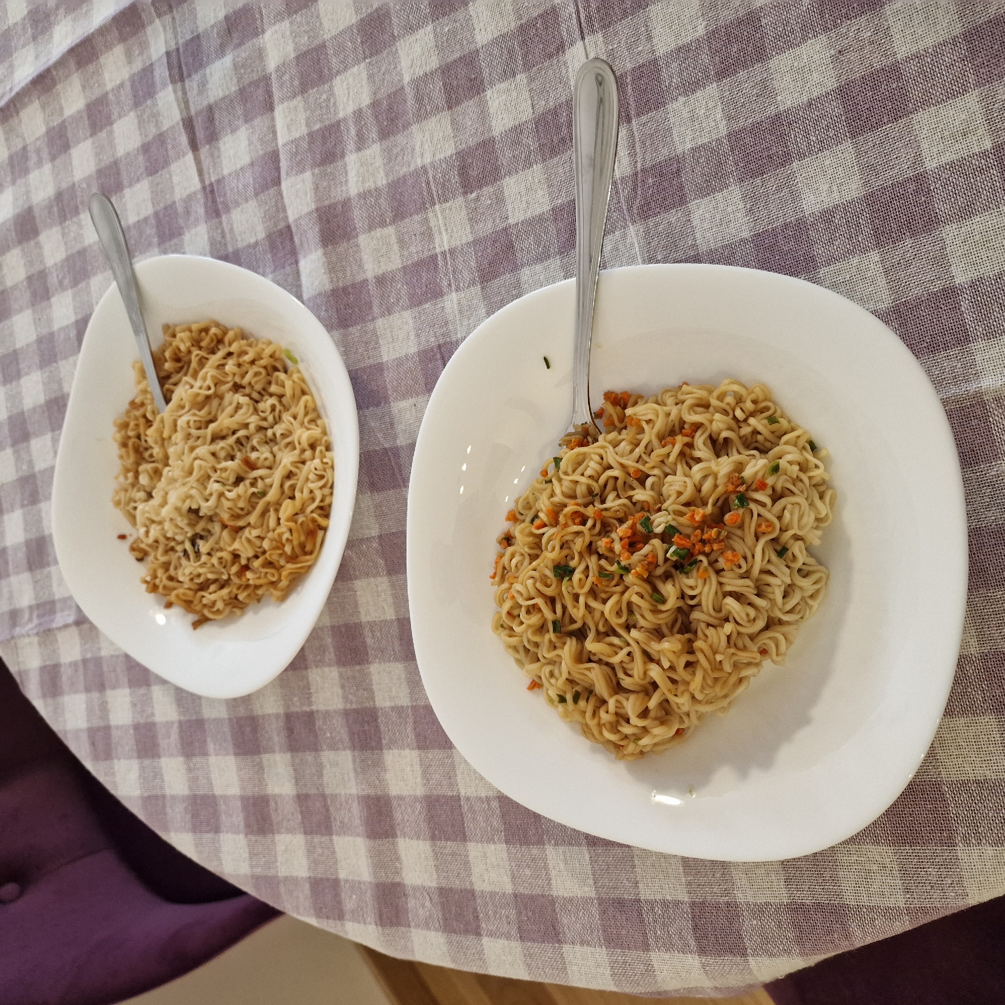 Instant noodle meal documented in Podgorica with social hashtag