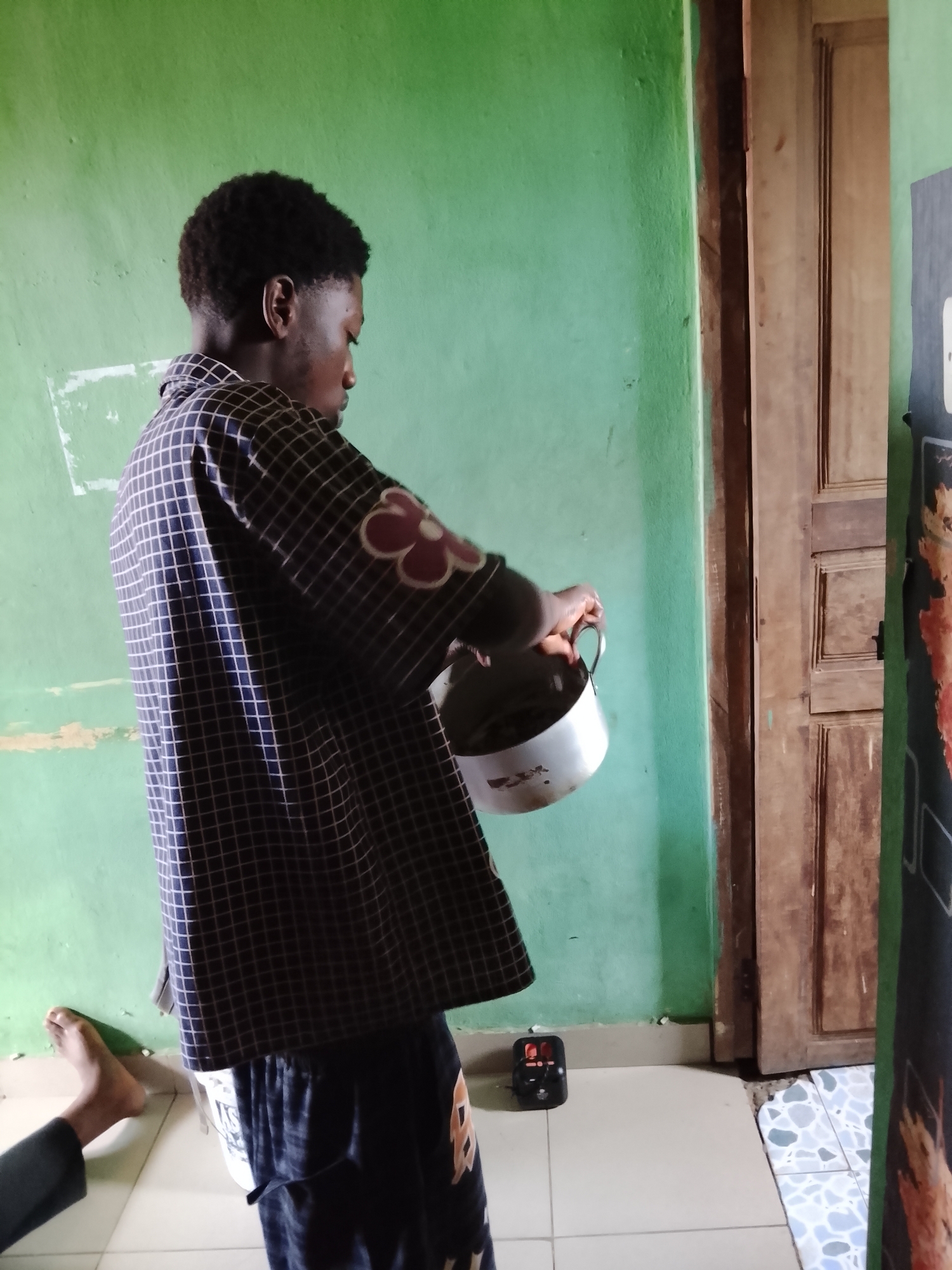 Everyday life in Ihiagwa amid flooded streets and local routines