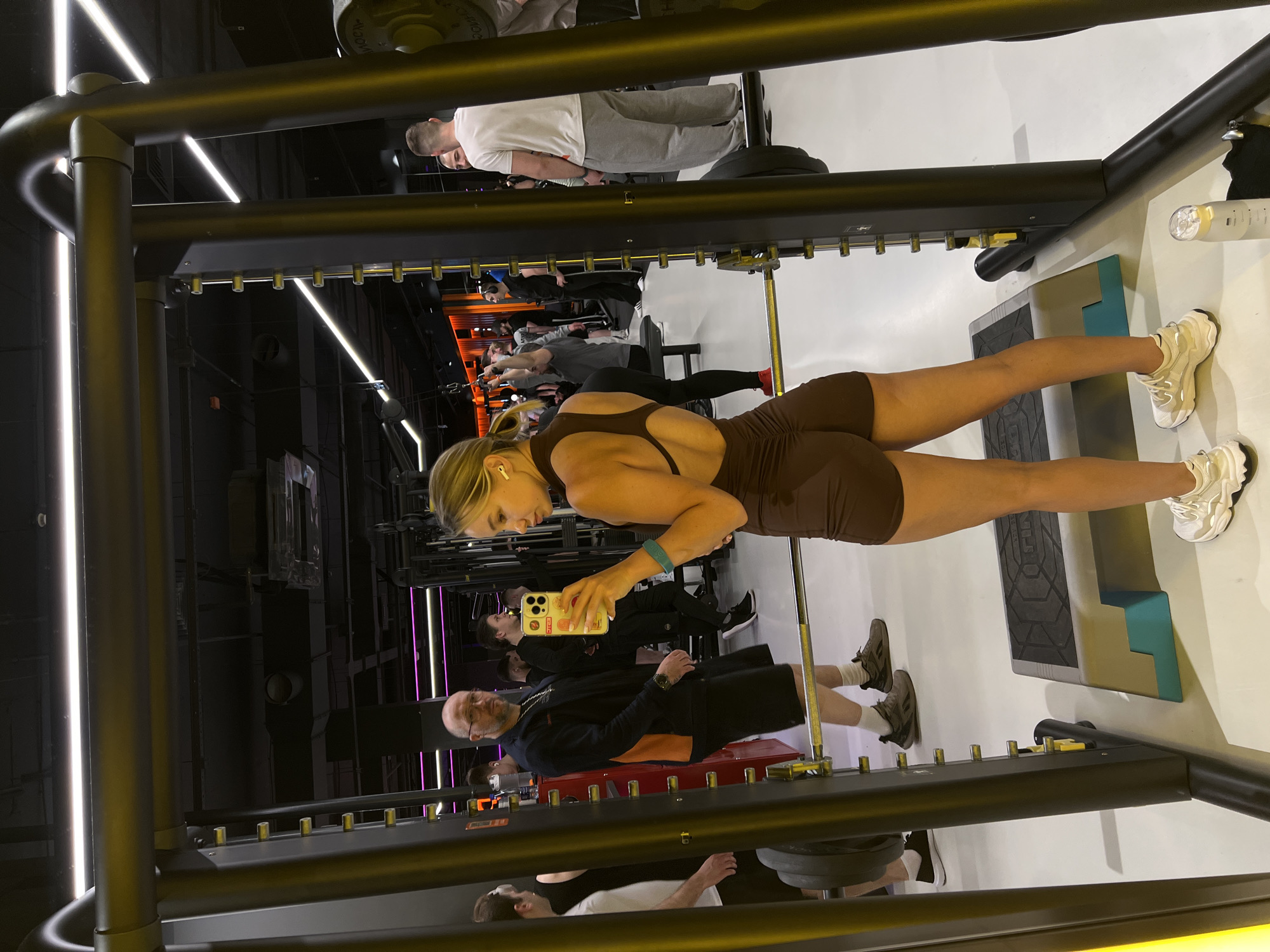 Woman takes mirror selfies at Voronezh gym