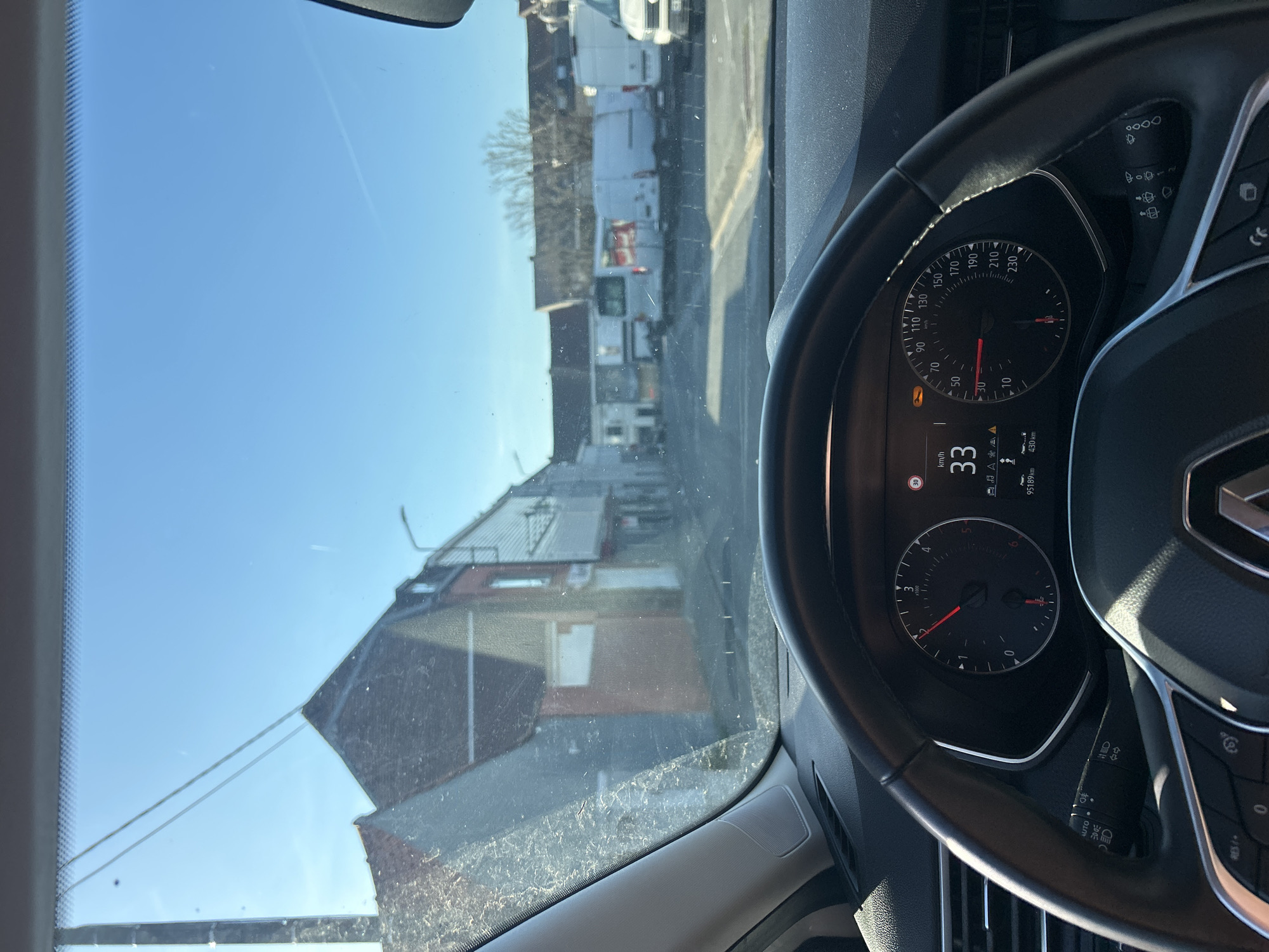Vehicle travels 33 km/h through Mouscron residential area
