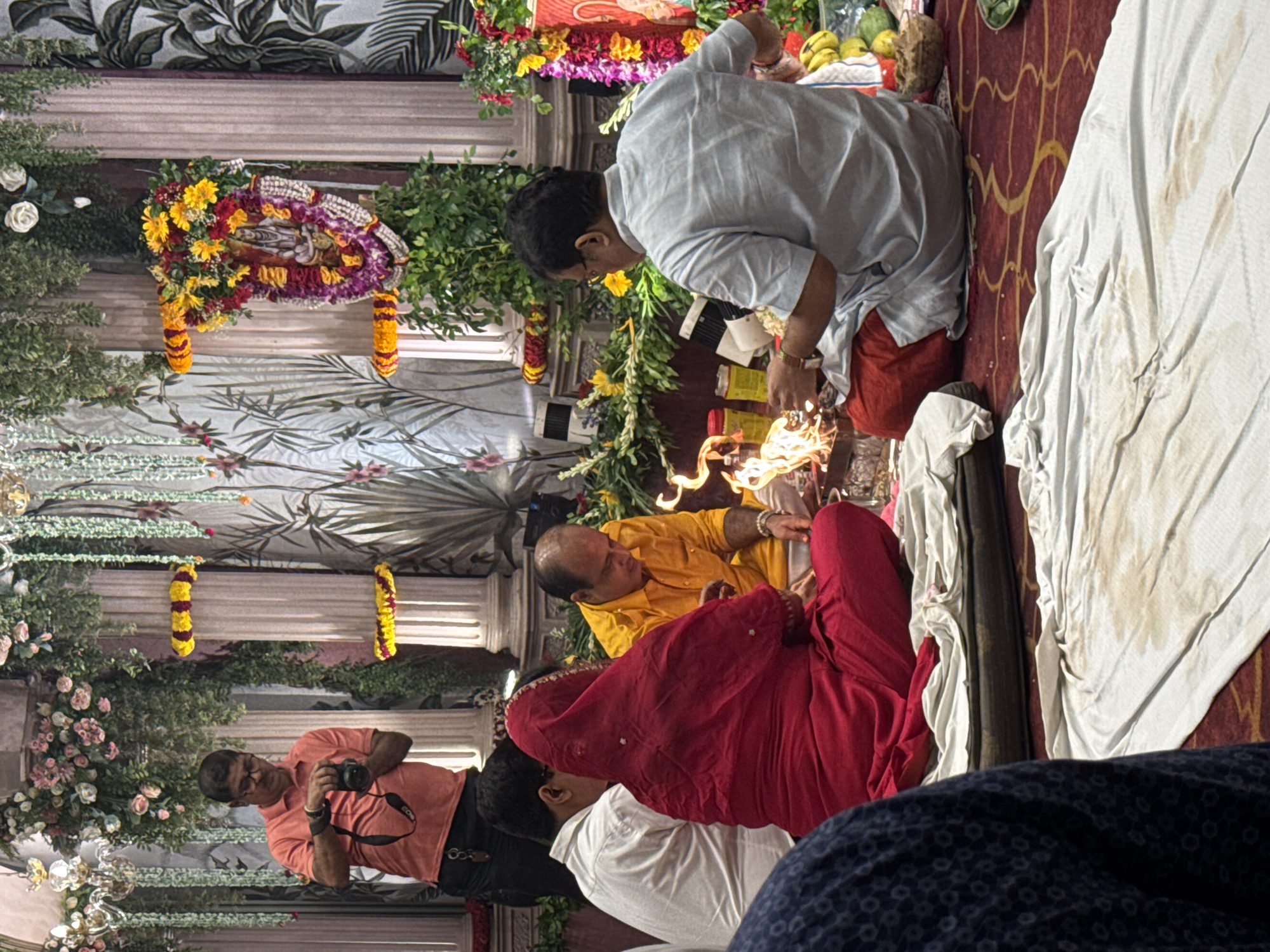 Hindu wedding ceremony with sacred fire, Kolkata