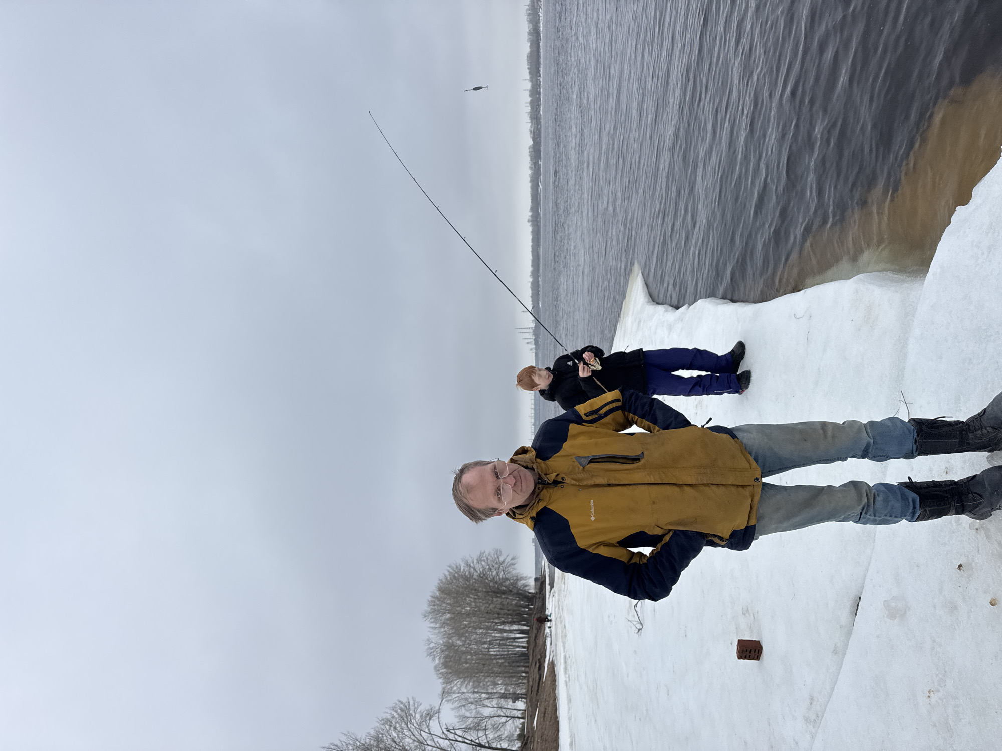 Winter fishing outing documented along Kama River in Chaikovsky