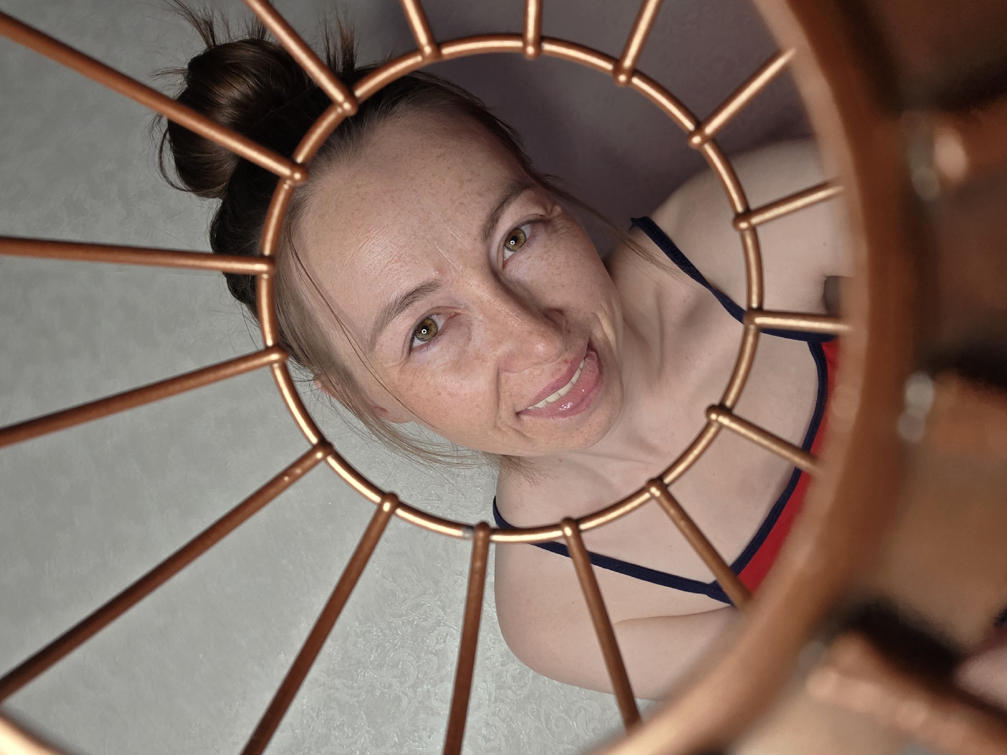 Woman documents morning selfie session in Chaikovsky, Russia