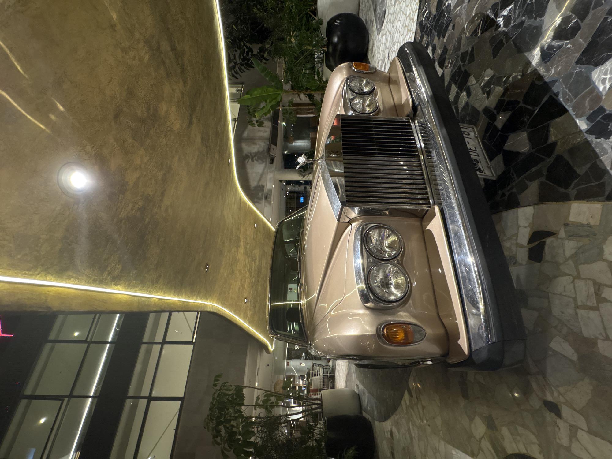 Classic cars displayed in Mexico City showroom space