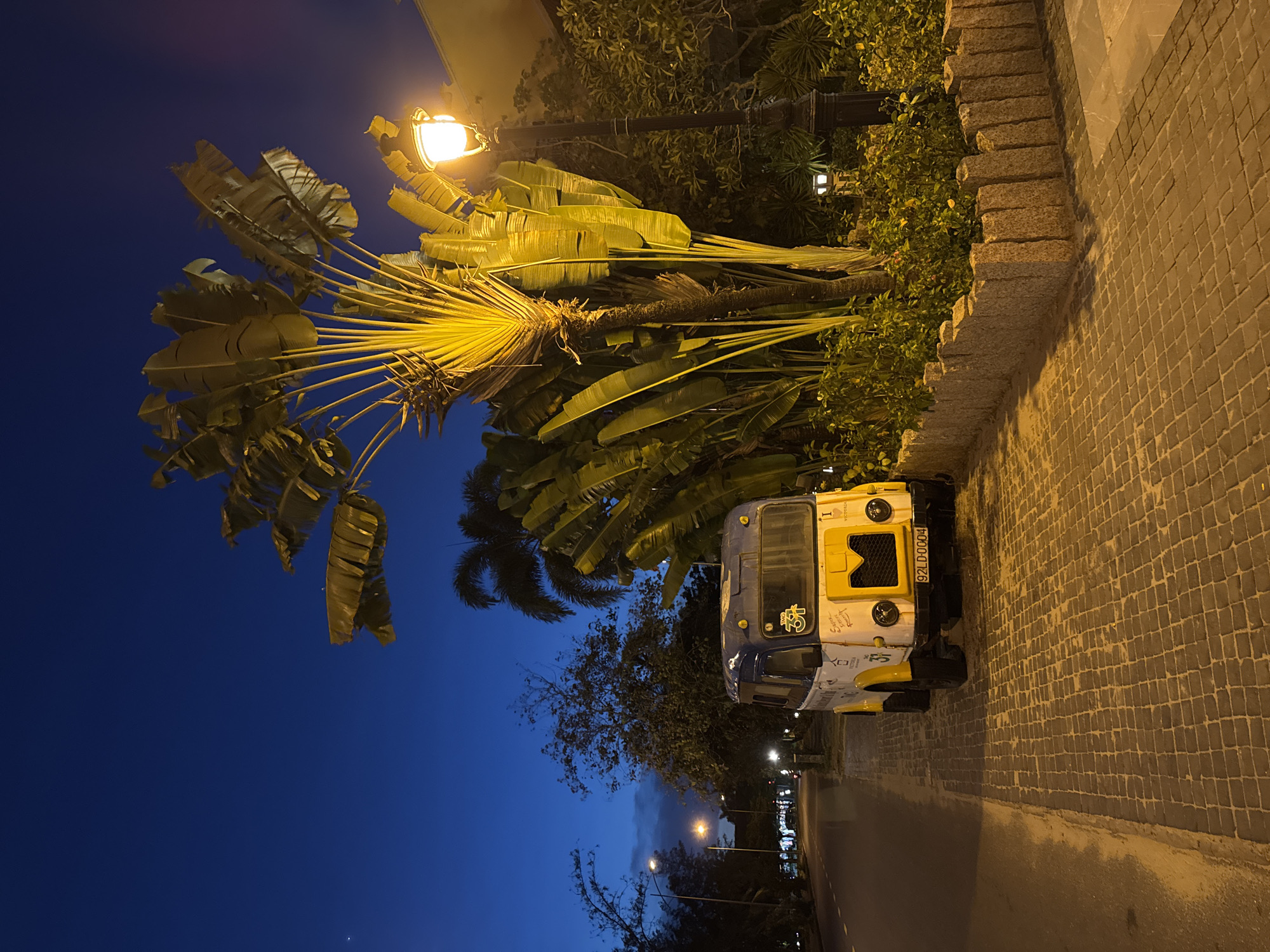 Nighttime street scenes documented across Đà Nẵng, Vietnam