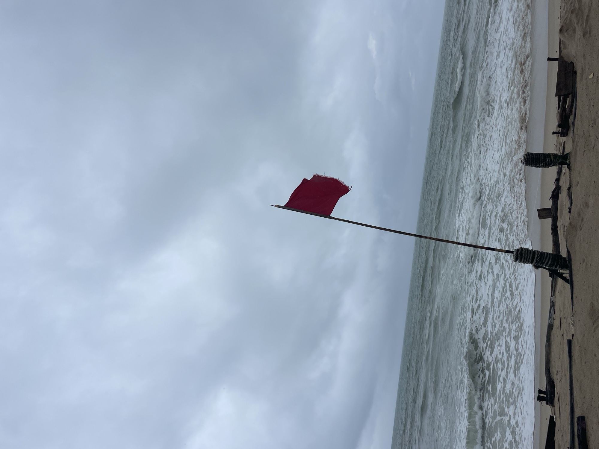 Red warning flag spotted on overcast Choeng Thale beach