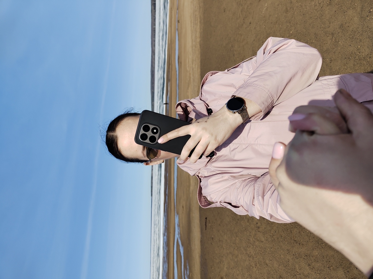 Couple enjoys romantic beach outing in Chaikovsky, Russia
