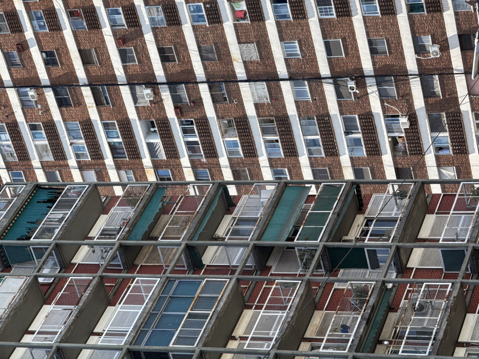 Buenos Aires Daily Life: Balconies, Dancing, Transit Captured