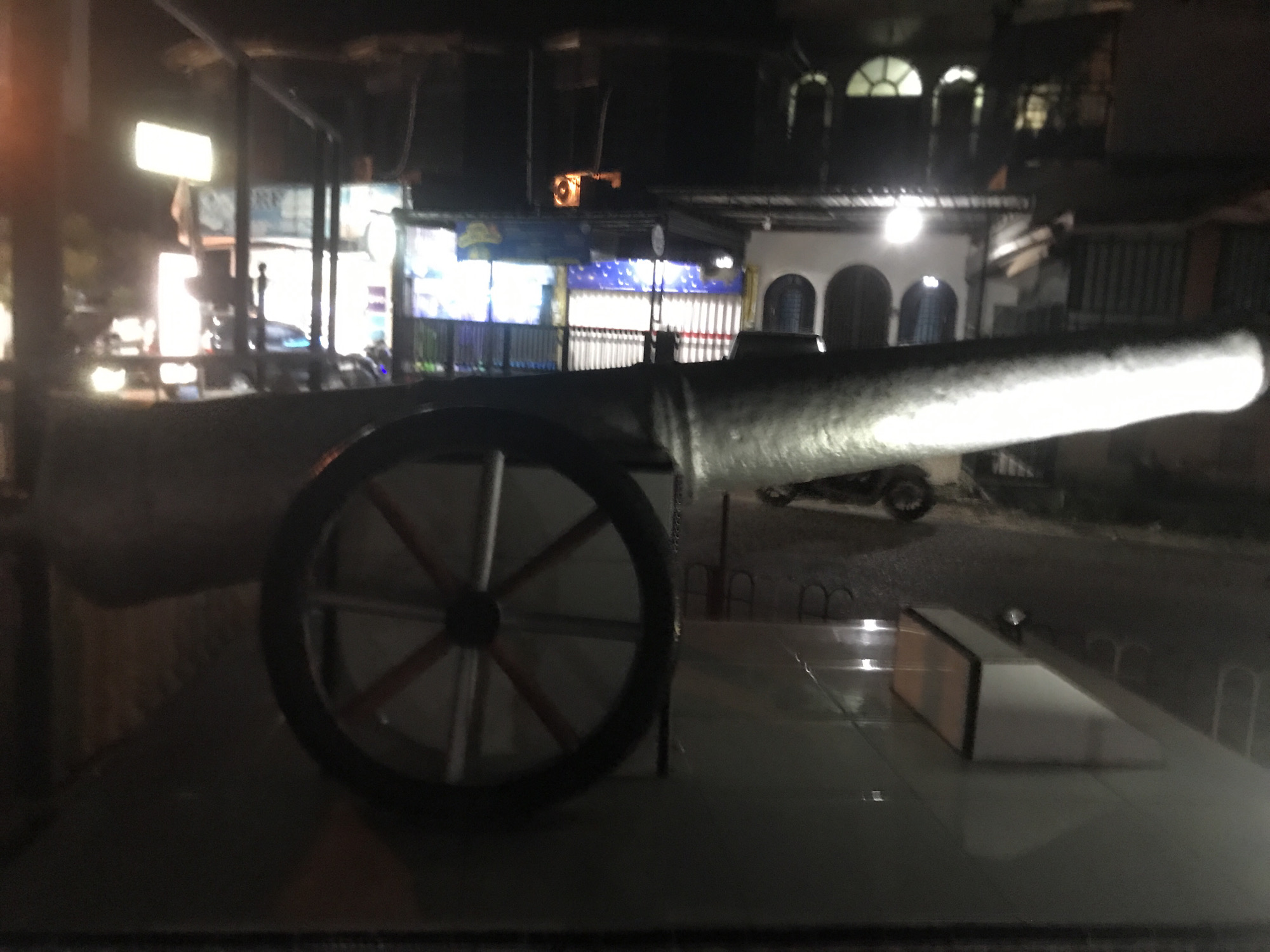 Historical cannon and takeout food documented in Lhokseumawe