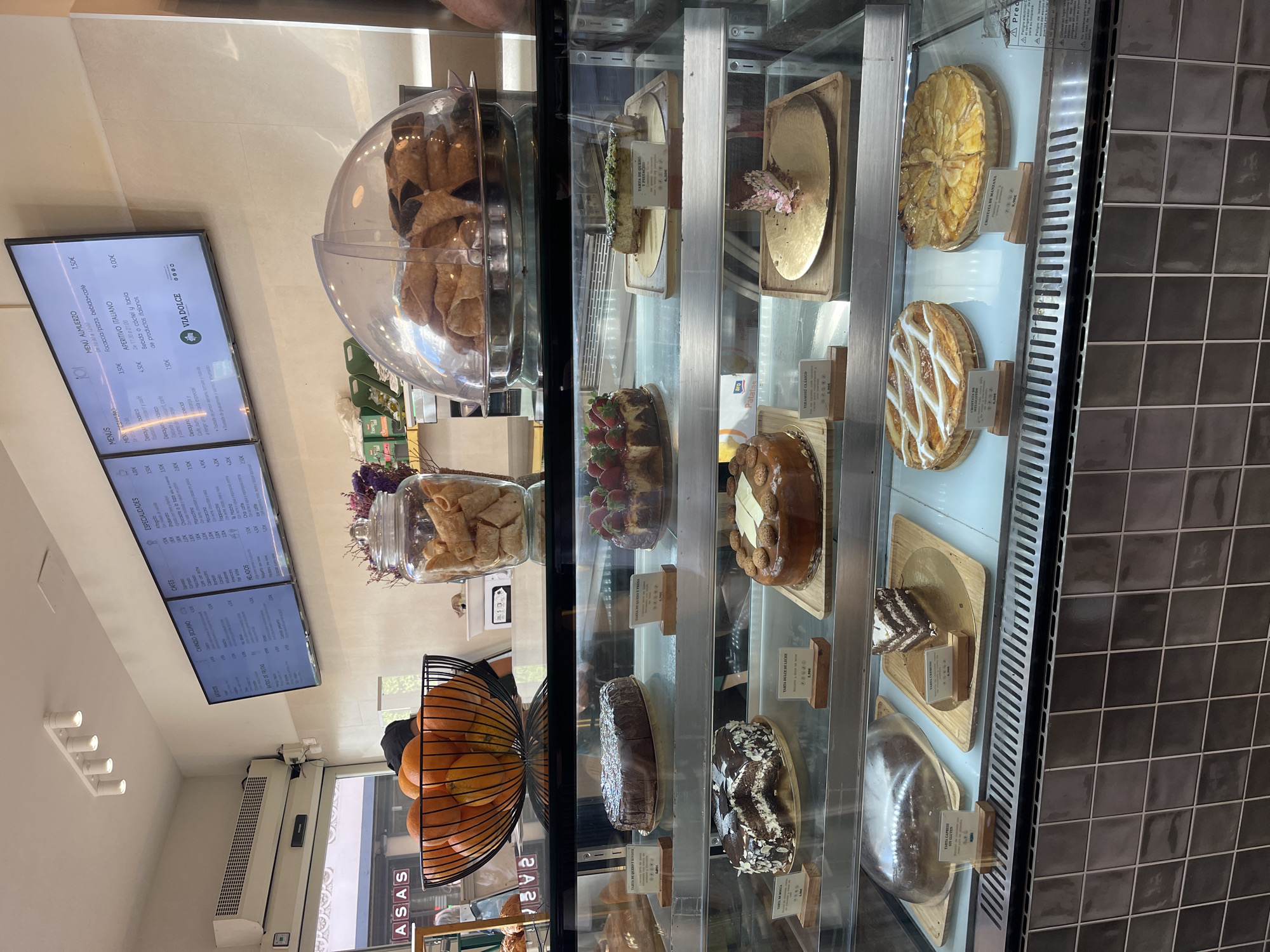 Morning breakfast documented at Via Dolce bakery in València