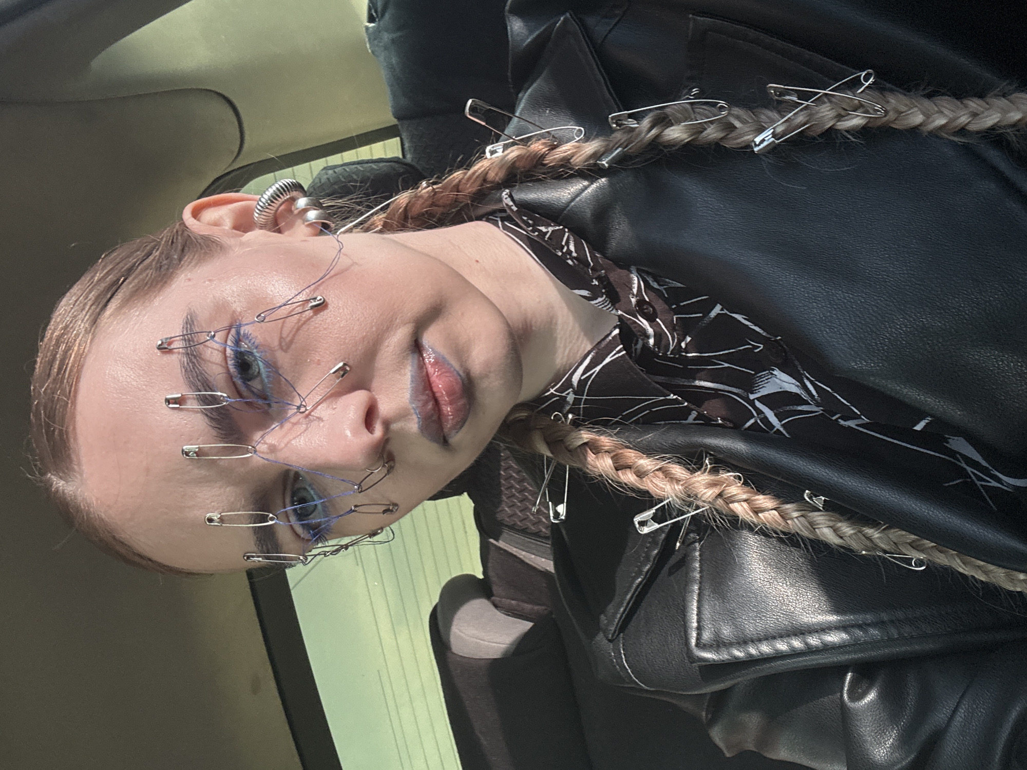 Woman with safety pin accessories spotted in Krasnoyarsk vehicle